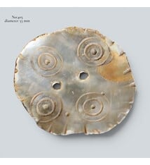 antik Vintage- Knöpfe aus handgeschnittenem Muschelhorn aus Gilgit im Swat-Tal in Nordpakistan