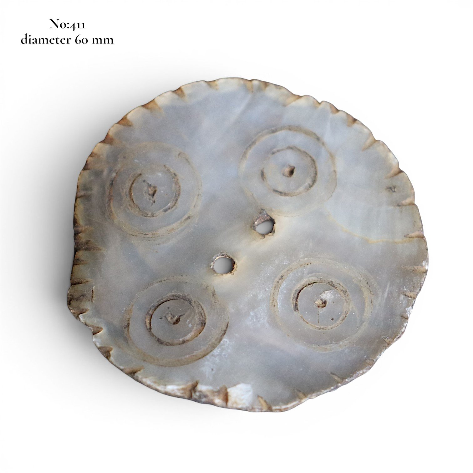 antik Vintage- Knöpfe aus handgeschnittenem Muschelhorn aus Gilgit im Swat-Tal in Nordpakistan