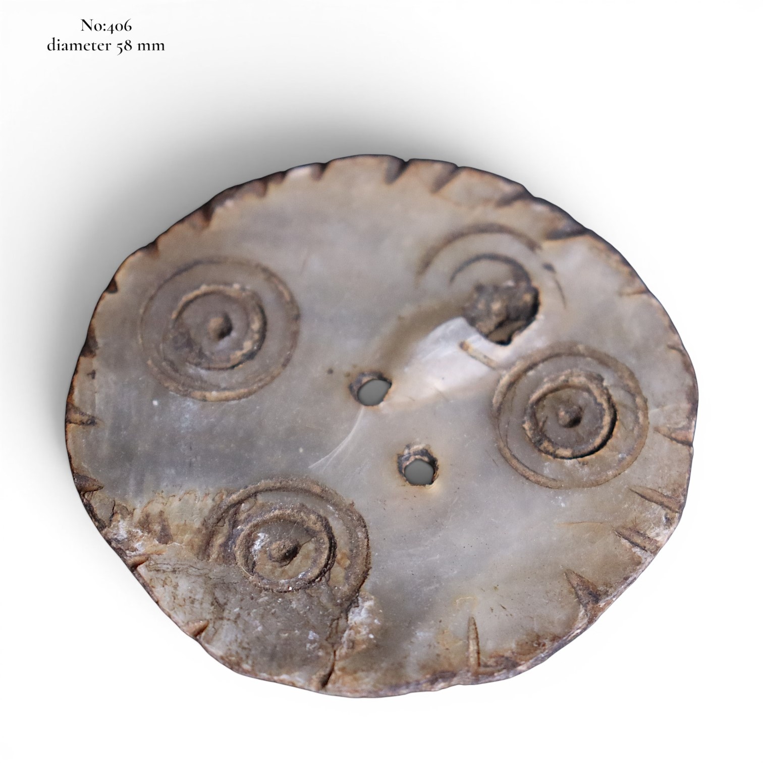 antik Vintage- Knöpfe aus handgeschnittenem Muschelhorn aus Gilgit im Swat-Tal in Nordpakistan