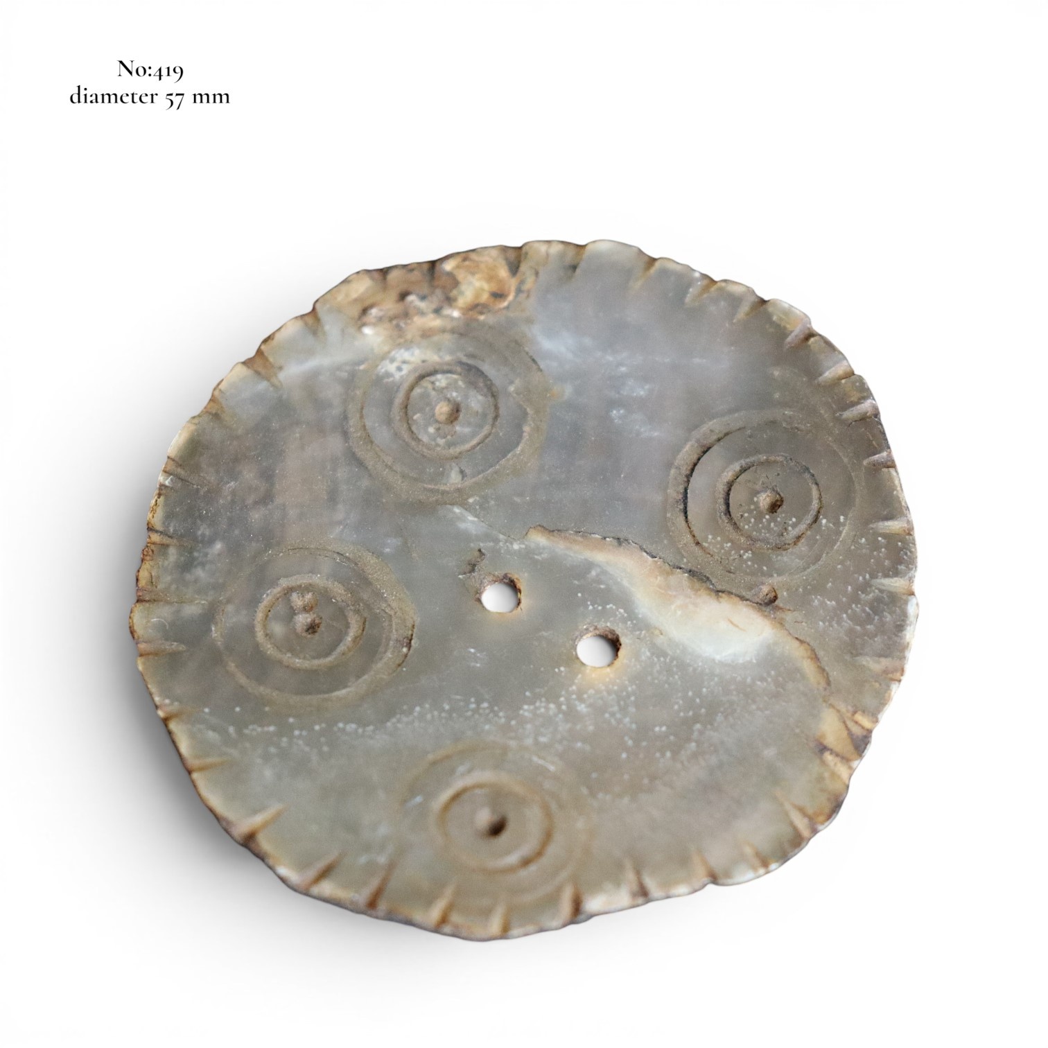 antik Vintage- Knöpfe aus handgeschnittenem Muschelhorn aus Gilgit im Swat-Tal in Nordpakistan  - Copy