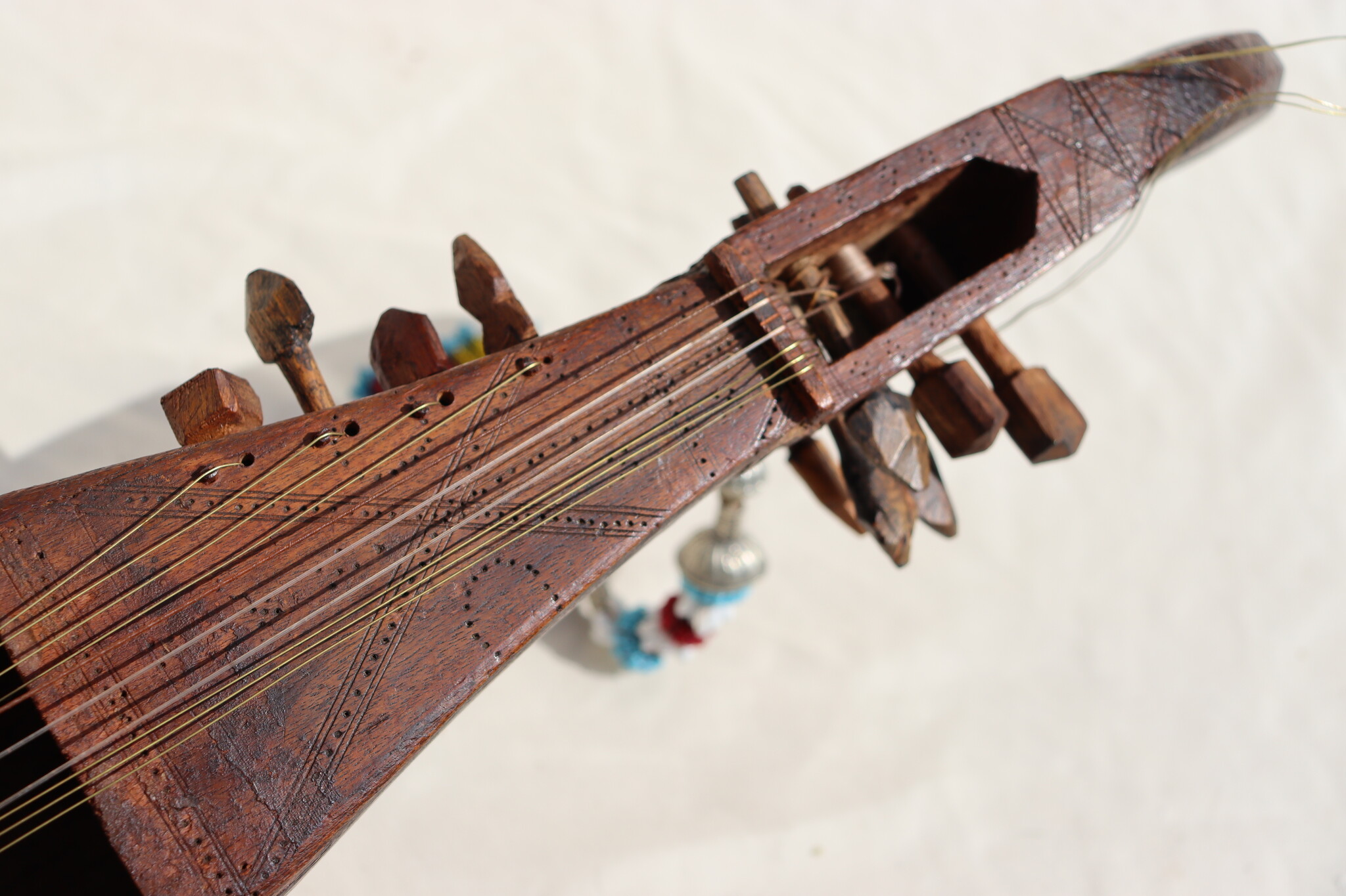 orient exotic musical instrument  India afghanistan and pakistan Sarinda Ghichak HH26A