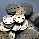 2 Stück Vintage- Knöpfe aus handgeschnittenem Muschelhorn aus Gilgit im Swat-Tal in Nordpakistan  -new
