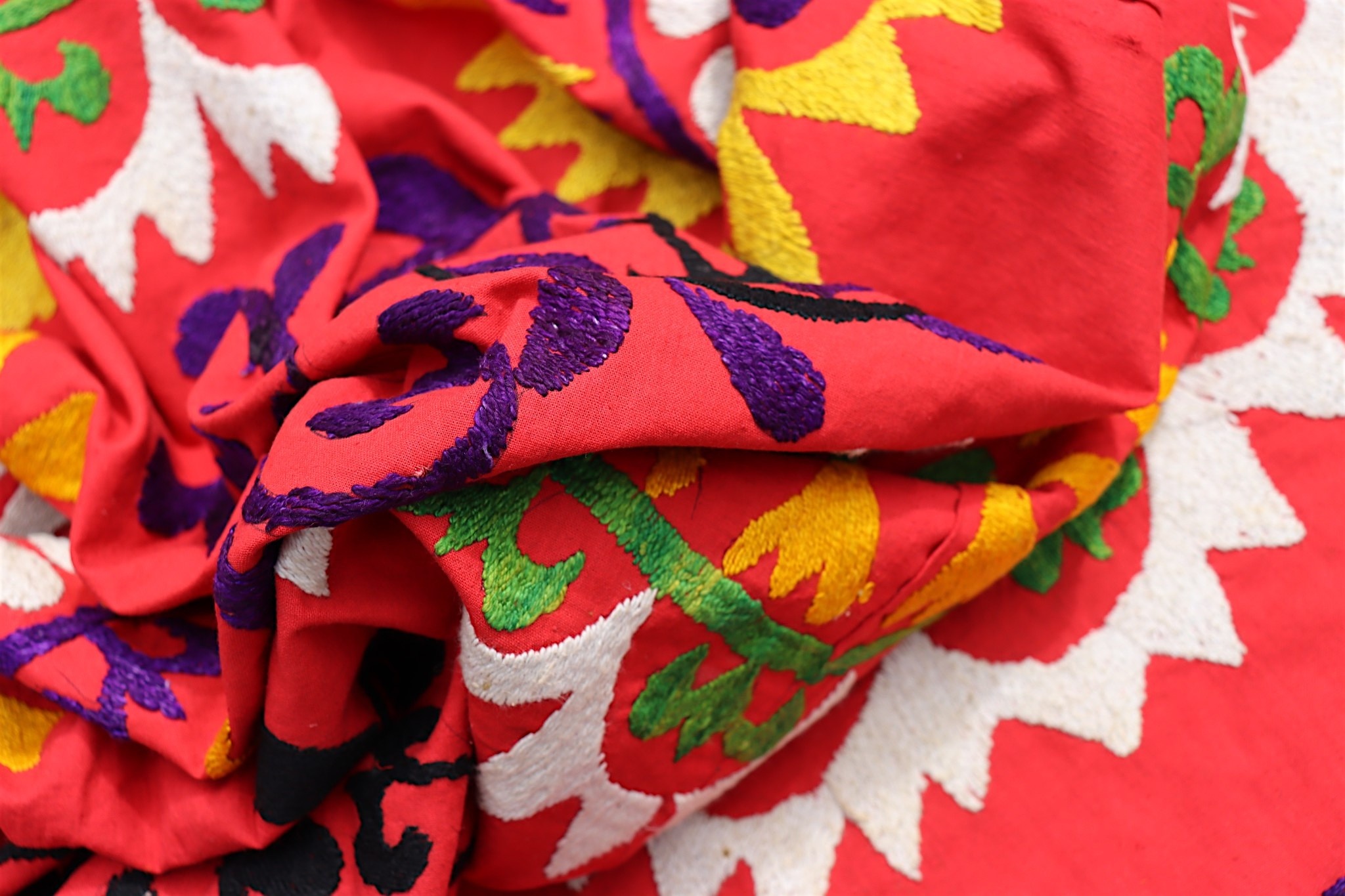 200x155  cm Hand Embroidered suzani from Uzbekistan.Tablecloth, Wall hanging, Bedspread,Bedcover No. UZ26/1