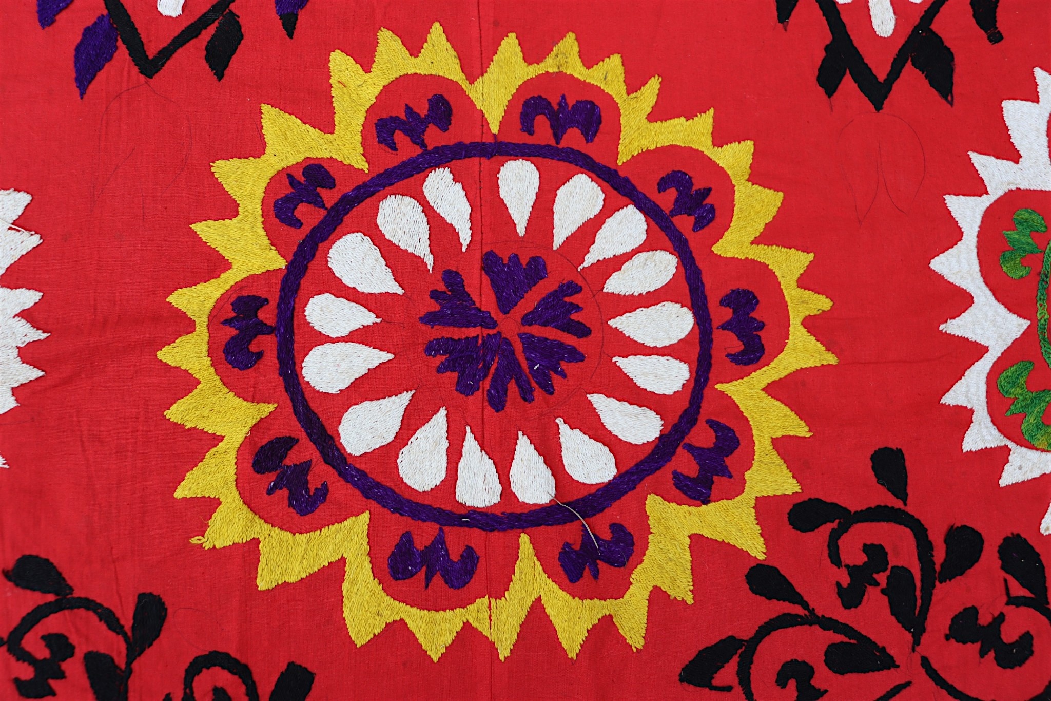 200x155  cm Hand Embroidered suzani from Uzbekistan.Tablecloth, Wall hanging, Bedspread,Bedcover No. UZ26/1