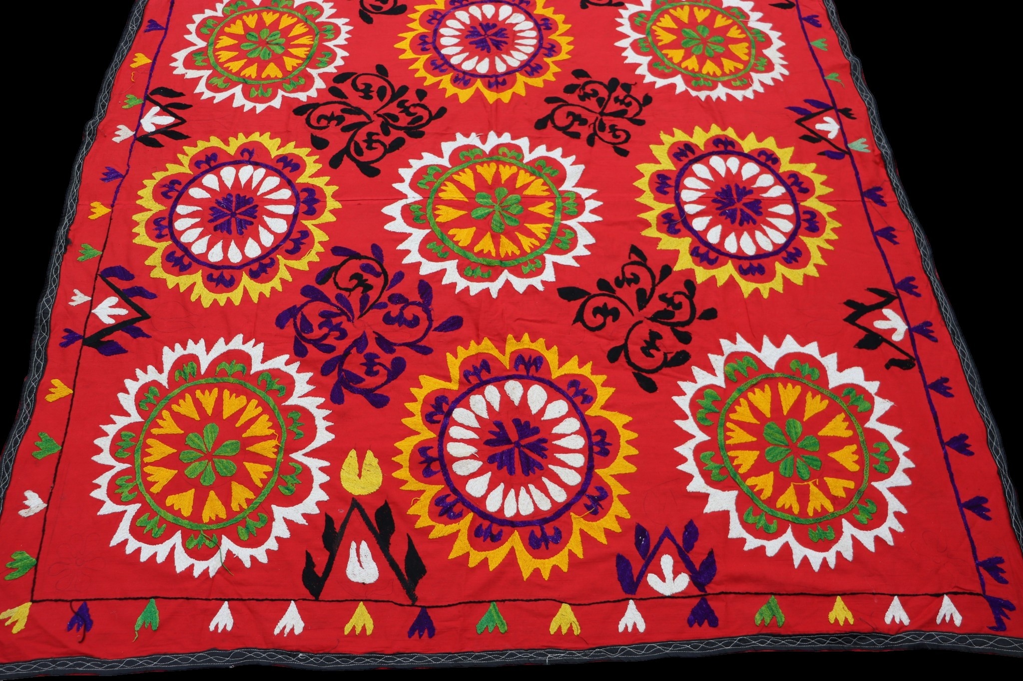 200x155 cm hand bestickte  Suzani Stickerei aus Uzbekistan  Nr:UZ26/ 1