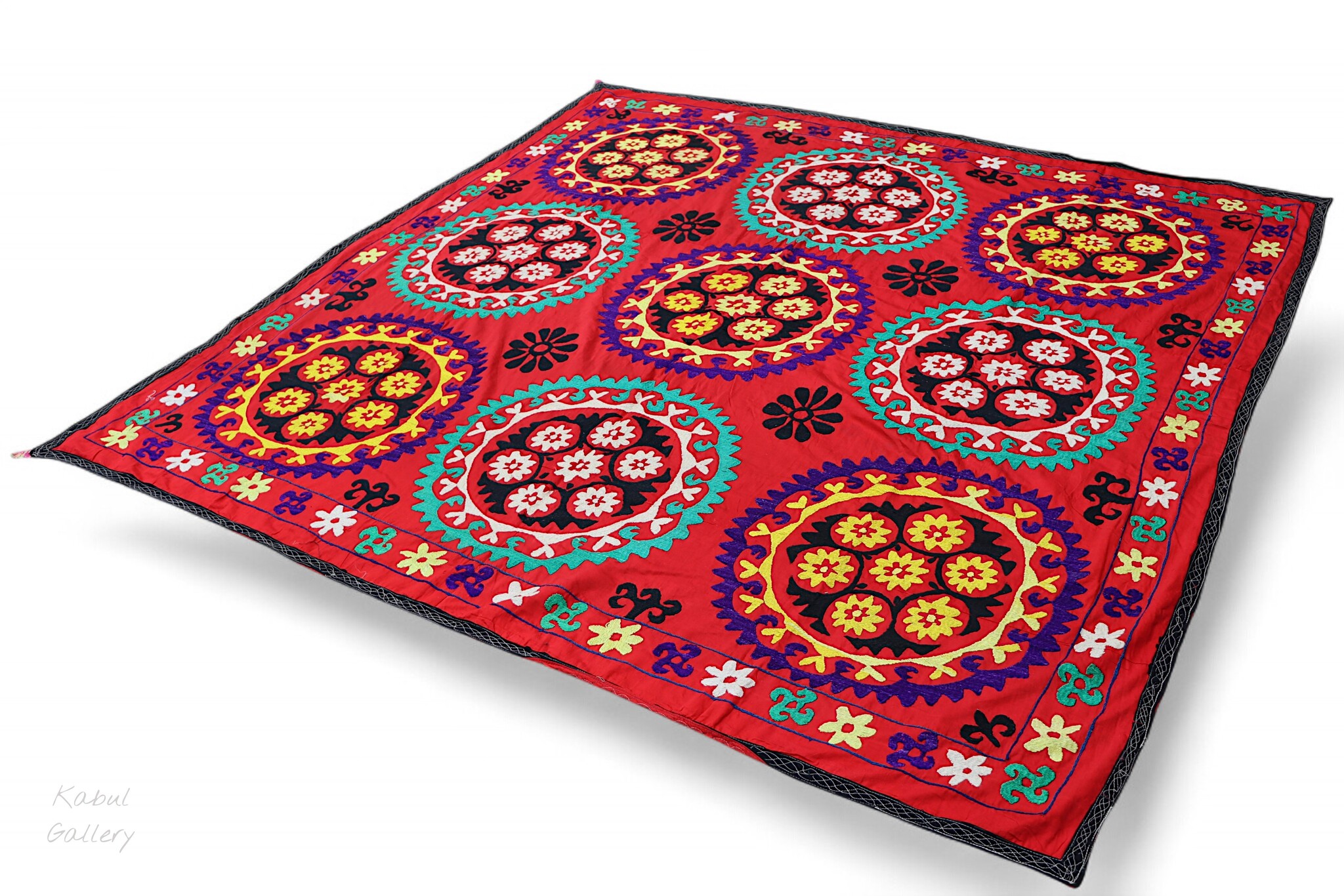 185x178 cm hand bestickte  Suzani Stickerei aus Uzbekistan  Nr:UZ26/ 2