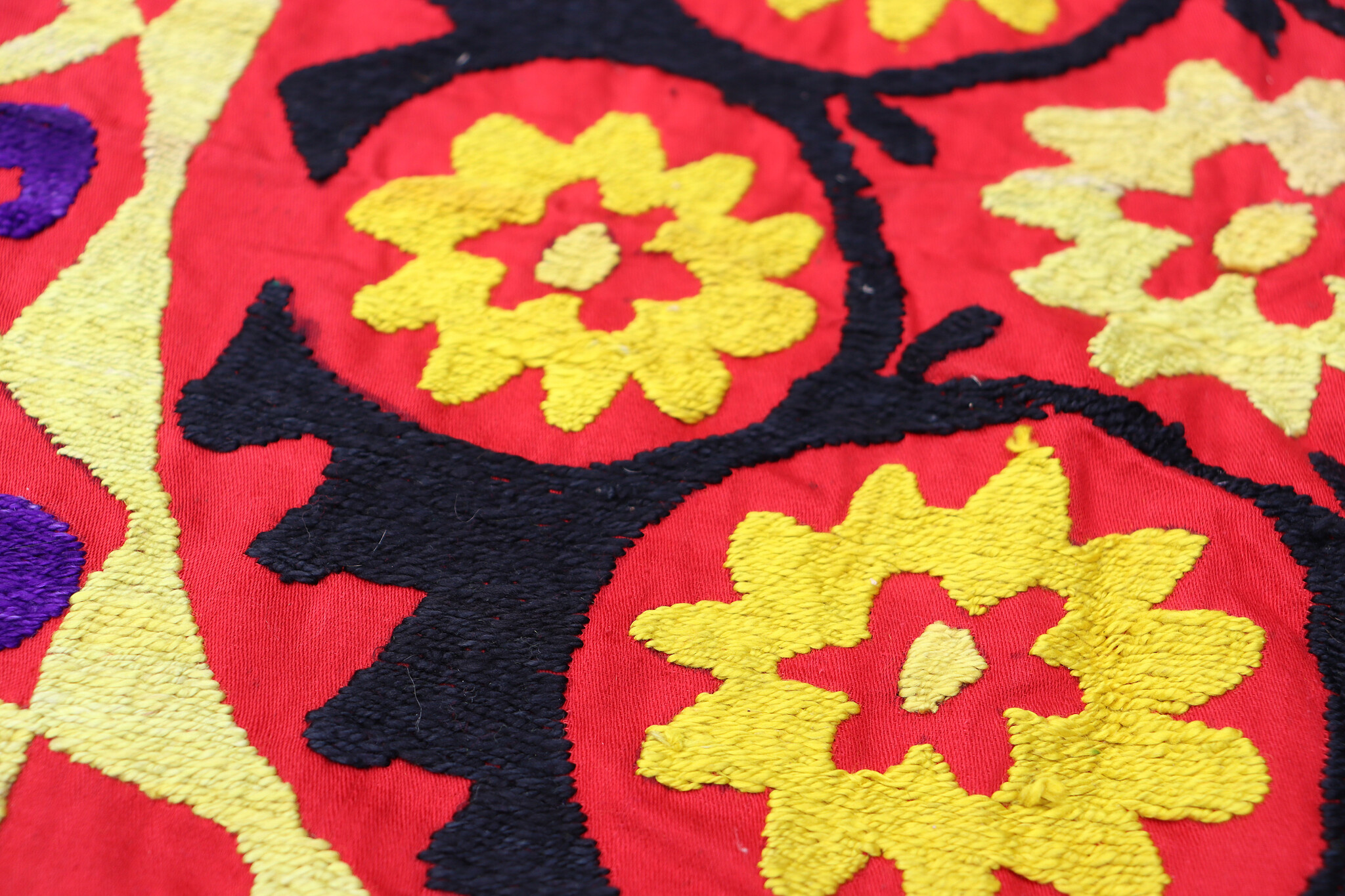 185x178  cm Hand Embroidered suzani from Uzbekistan.Tablecloth, Wall hanging, Bedspread,Bedcover No. UZ26/ 2