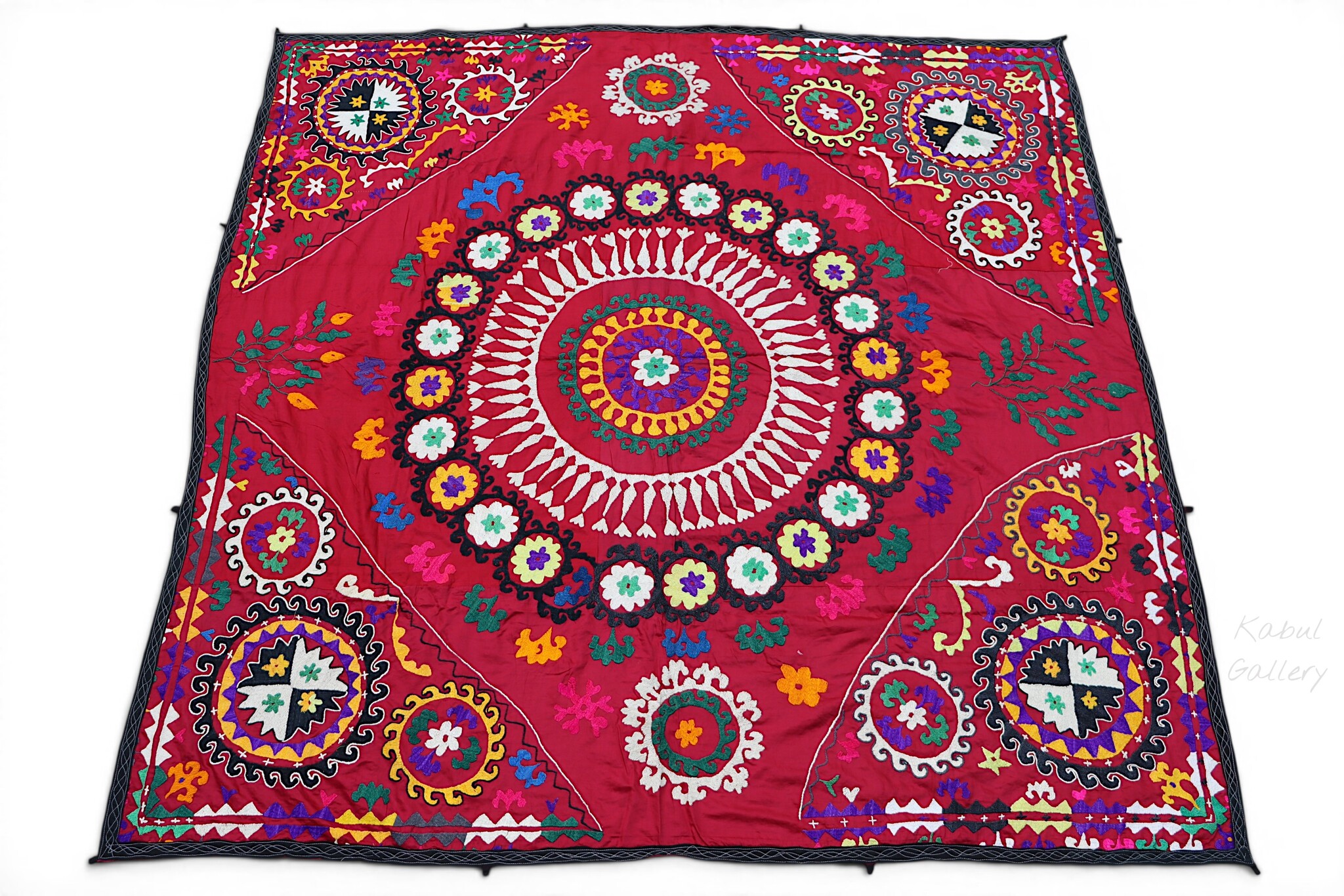 192x192 cm Hand Embroidered suzani from Uzbekistan.Tablecloth, Wall hanging, Bedspread,Bedcover No. UZ26/ 3