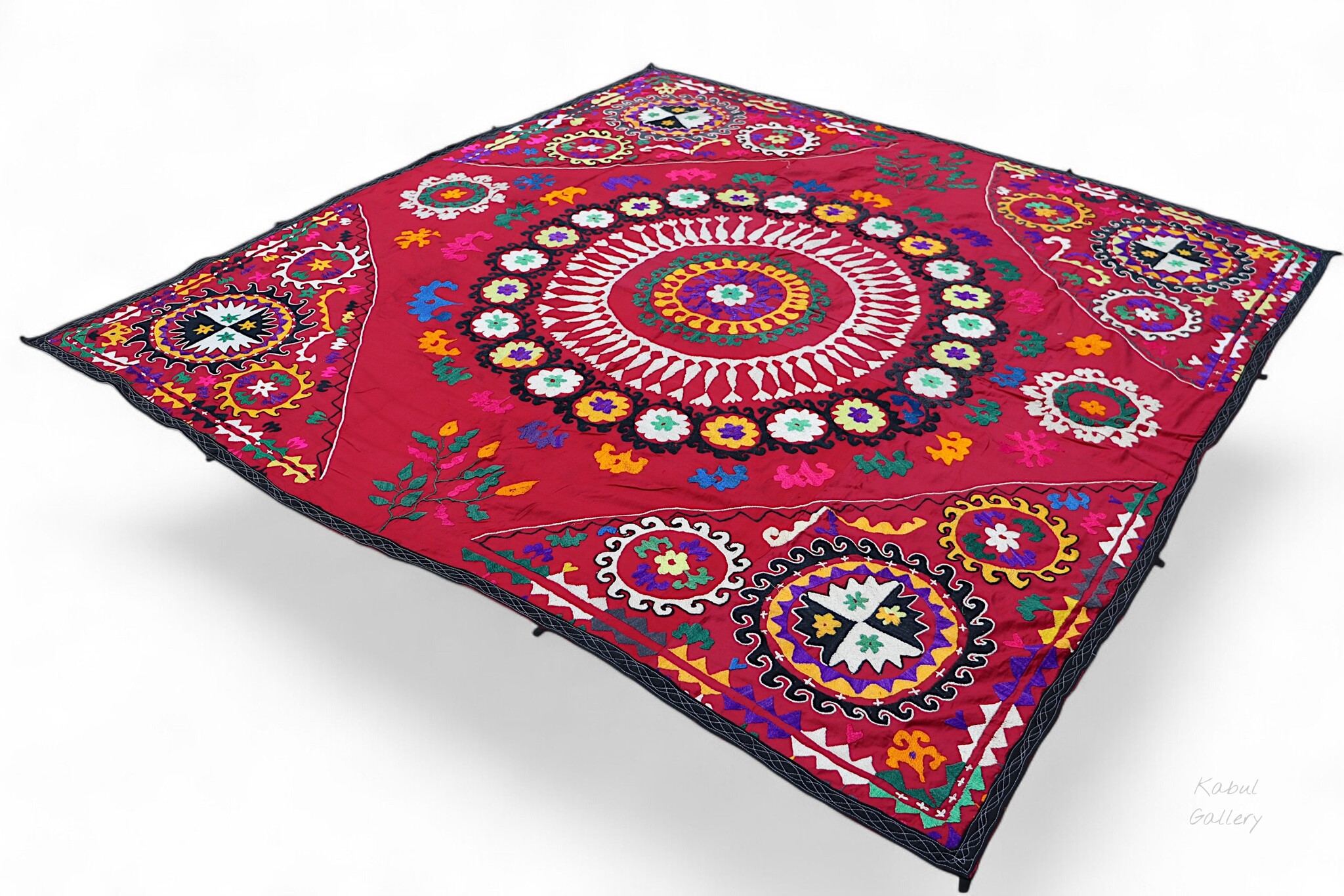 192x192  cm hand bestickte  Suzani Stickerei aus Uzbekistan  Nr:UZ26/ 3