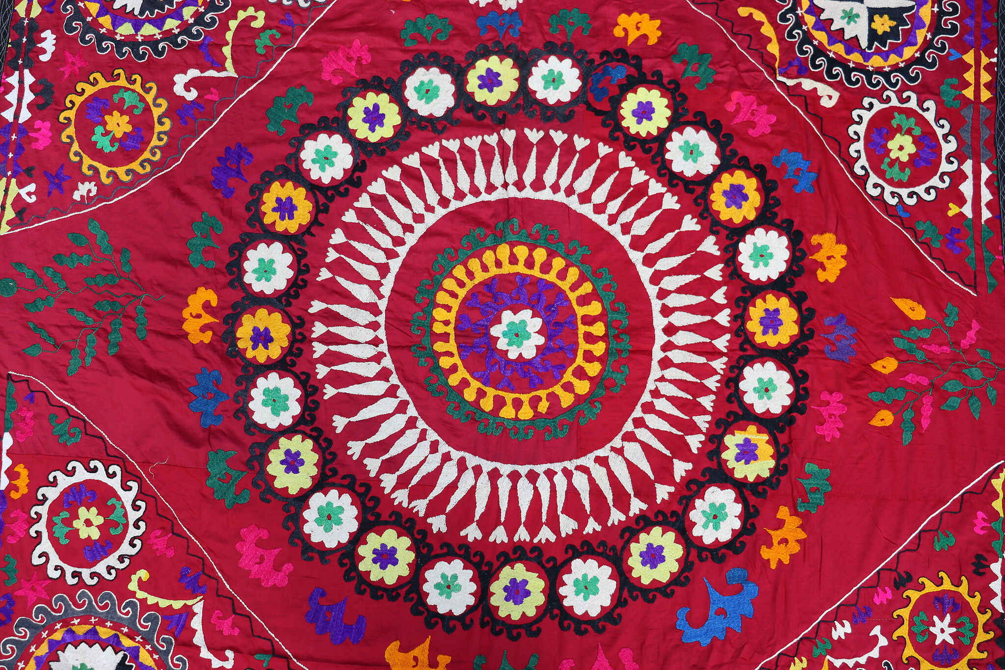 192x192 cm Hand Embroidered suzani from Uzbekistan.Tablecloth, Wall hanging, Bedspread,Bedcover No. UZ26/ 3