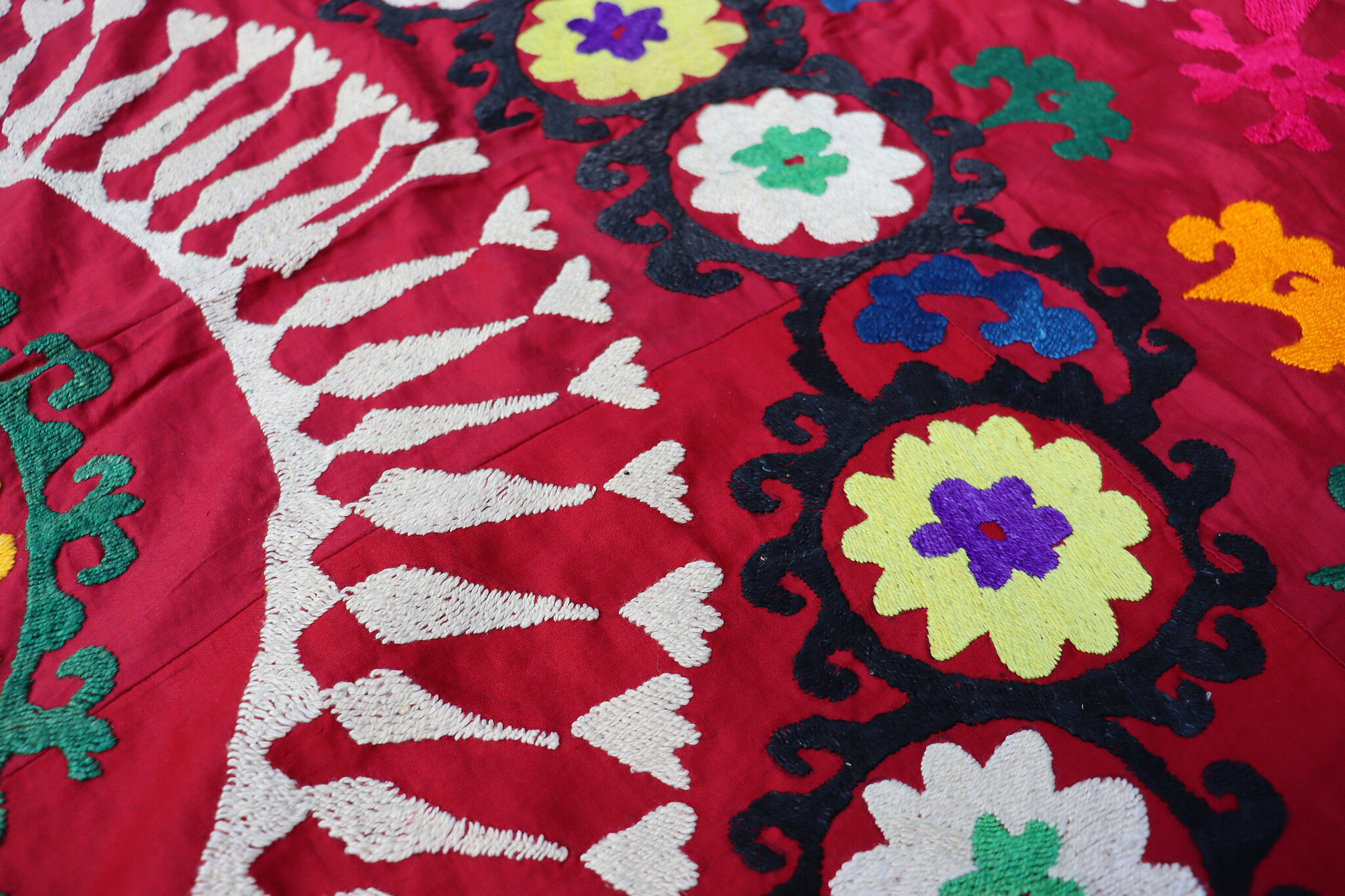 192x192  cm hand bestickte  Suzani Stickerei aus Uzbekistan  Nr:UZ26/ 3