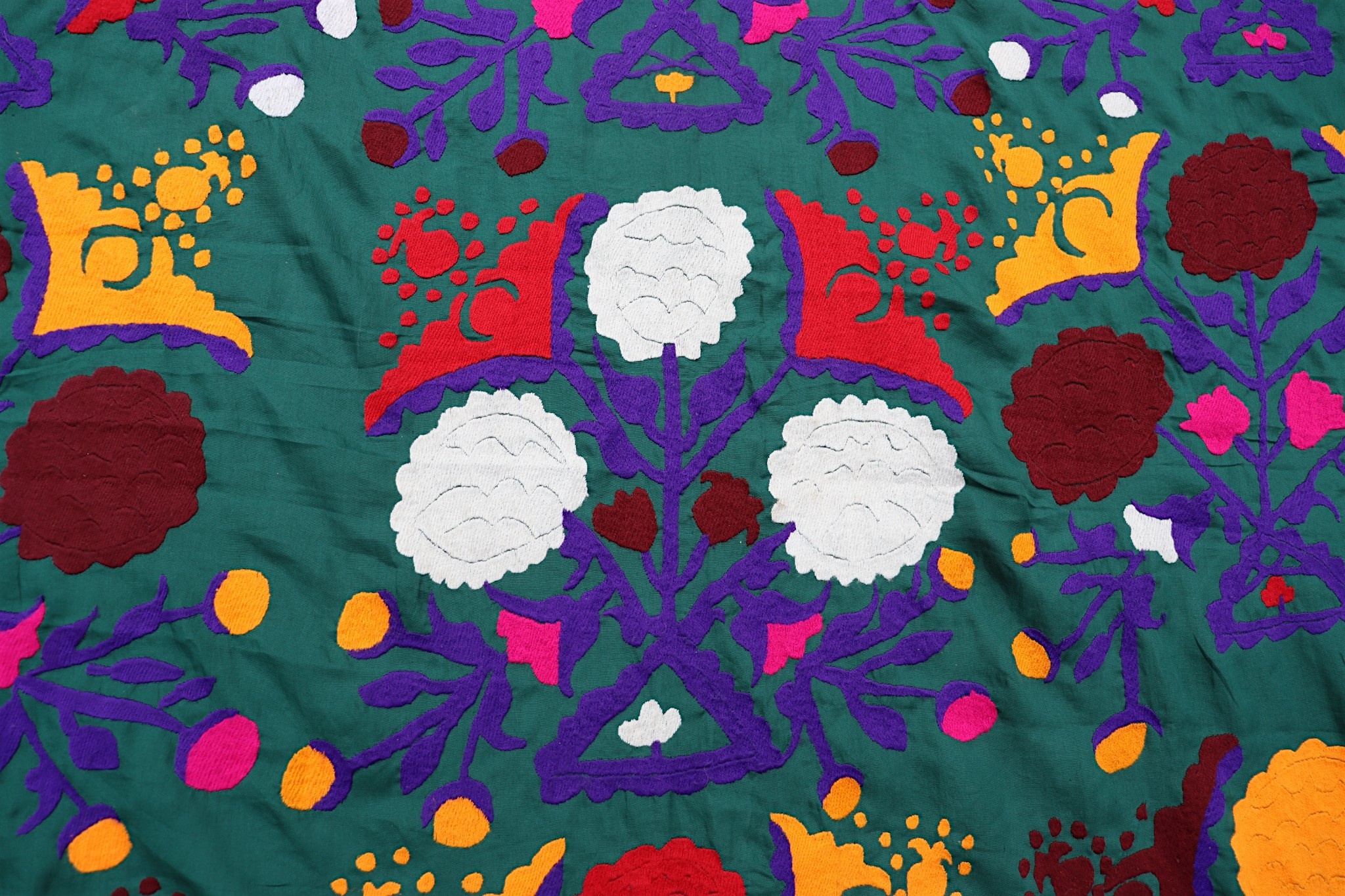 217x160  cm Hand Embroidered suzani from Uzbekistan.Tablecloth, Wall hanging, Bedspread,Bedcover No. UZ26/ 4