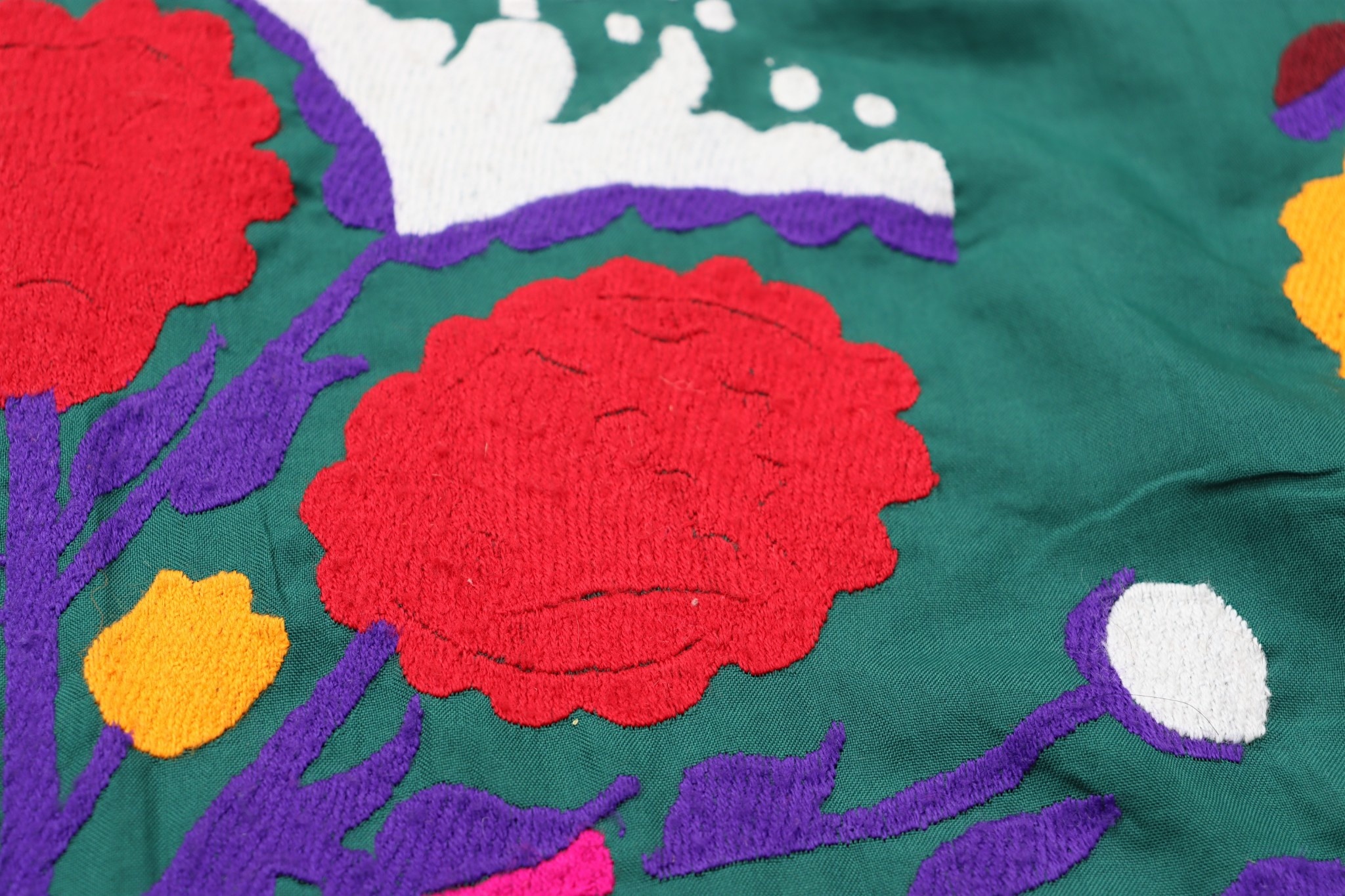 217x160  cm Hand Embroidered suzani from Uzbekistan.Tablecloth, Wall hanging, Bedspread,Bedcover No. UZ26/ 4