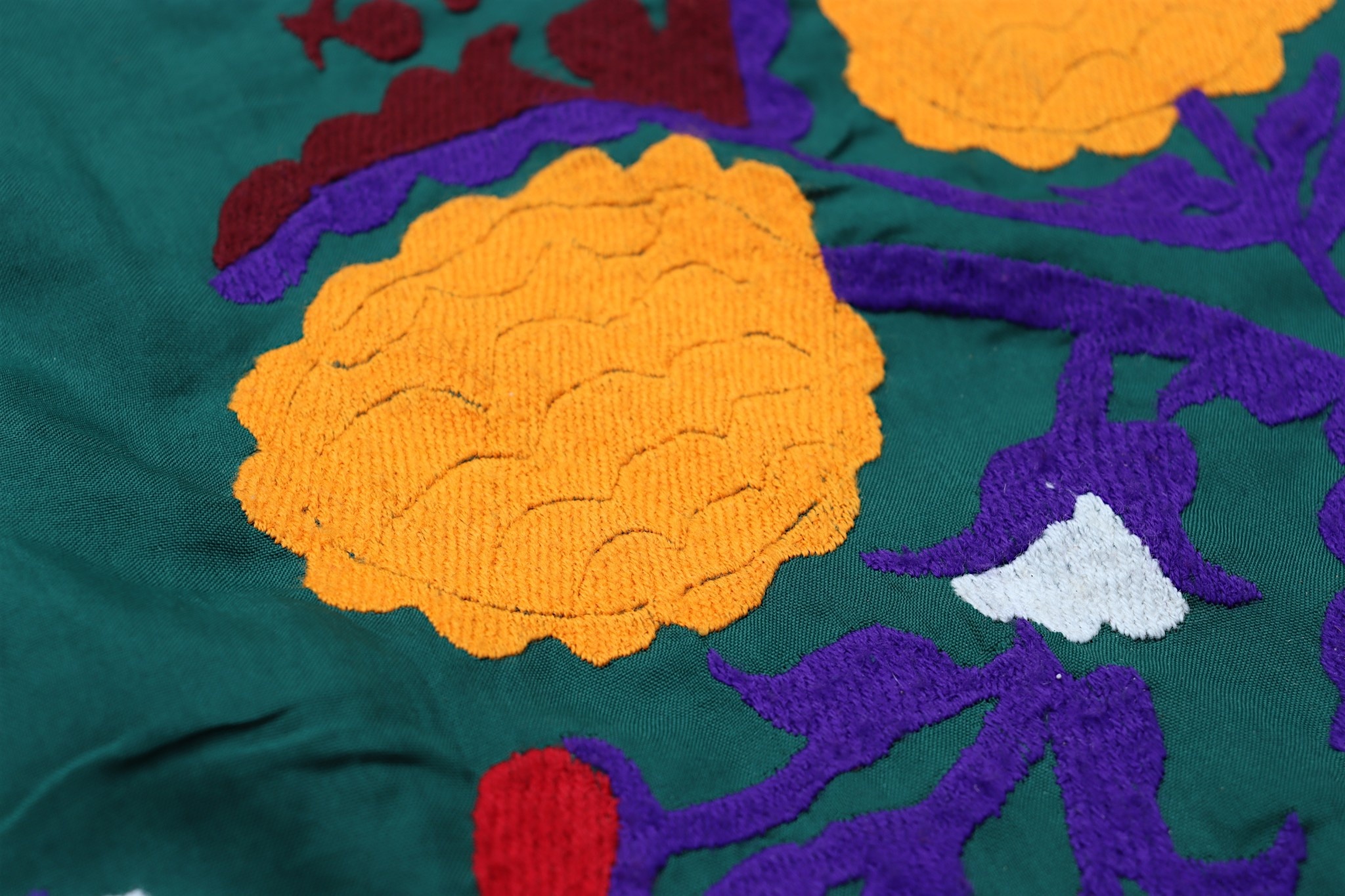 217x160  cm hand bestickte  Suzani Stickerei aus Uzbekistan  Nr:UZ26/ 4