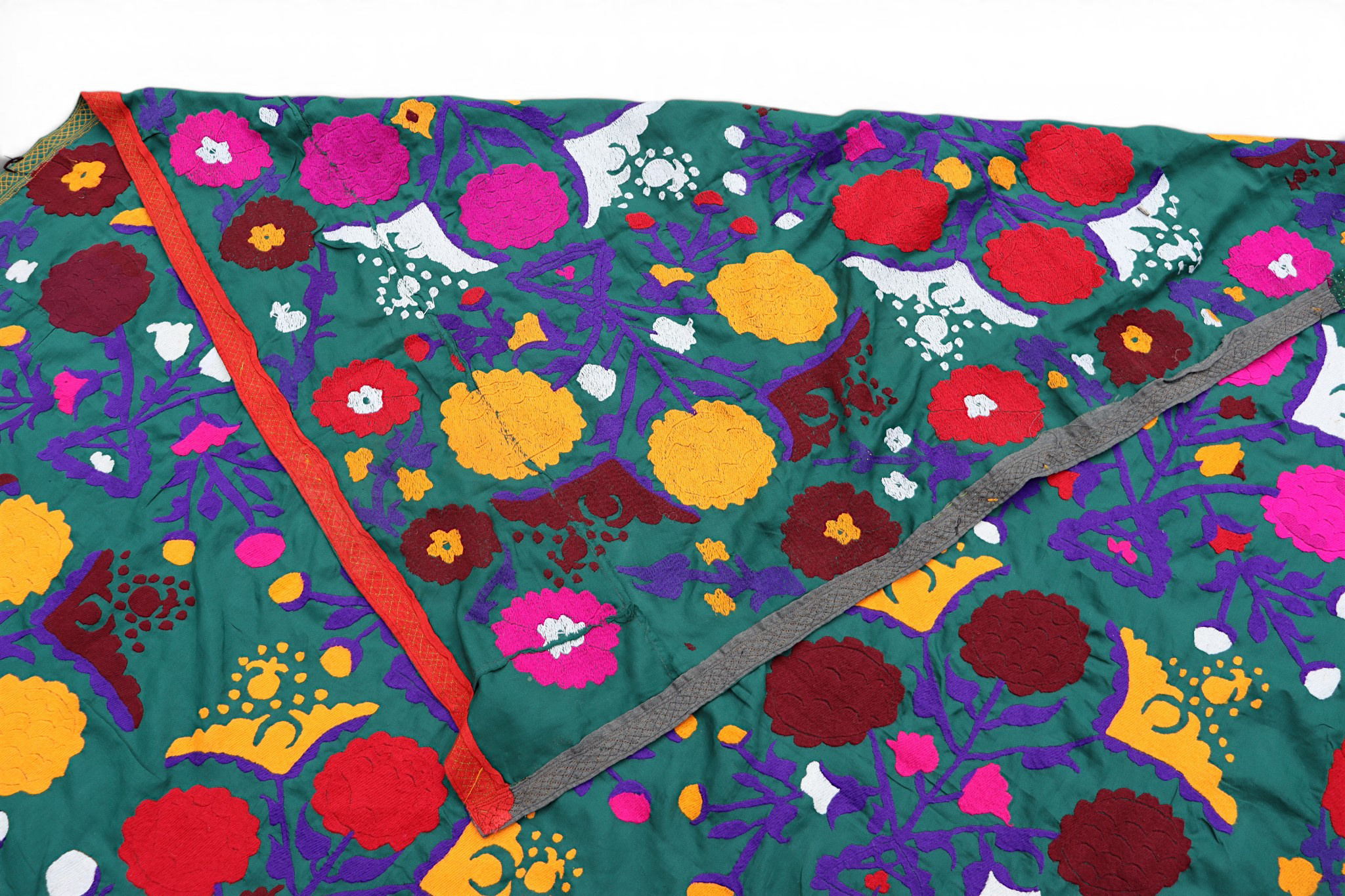 217x160  cm Hand Embroidered suzani from Uzbekistan.Tablecloth, Wall hanging, Bedspread,Bedcover No. UZ26/ 4