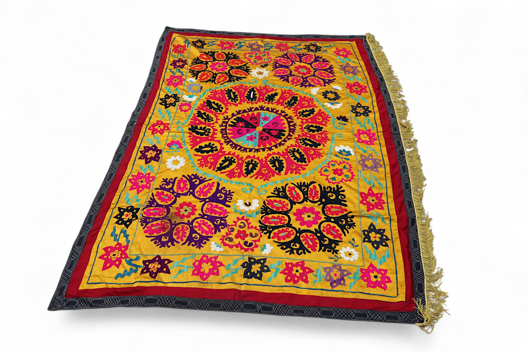 195x140  cm Hand Embroidered suzani from Uzbekistan.Tablecloth, Wall hanging, Bedspread,Bedcover No. UZ26/5