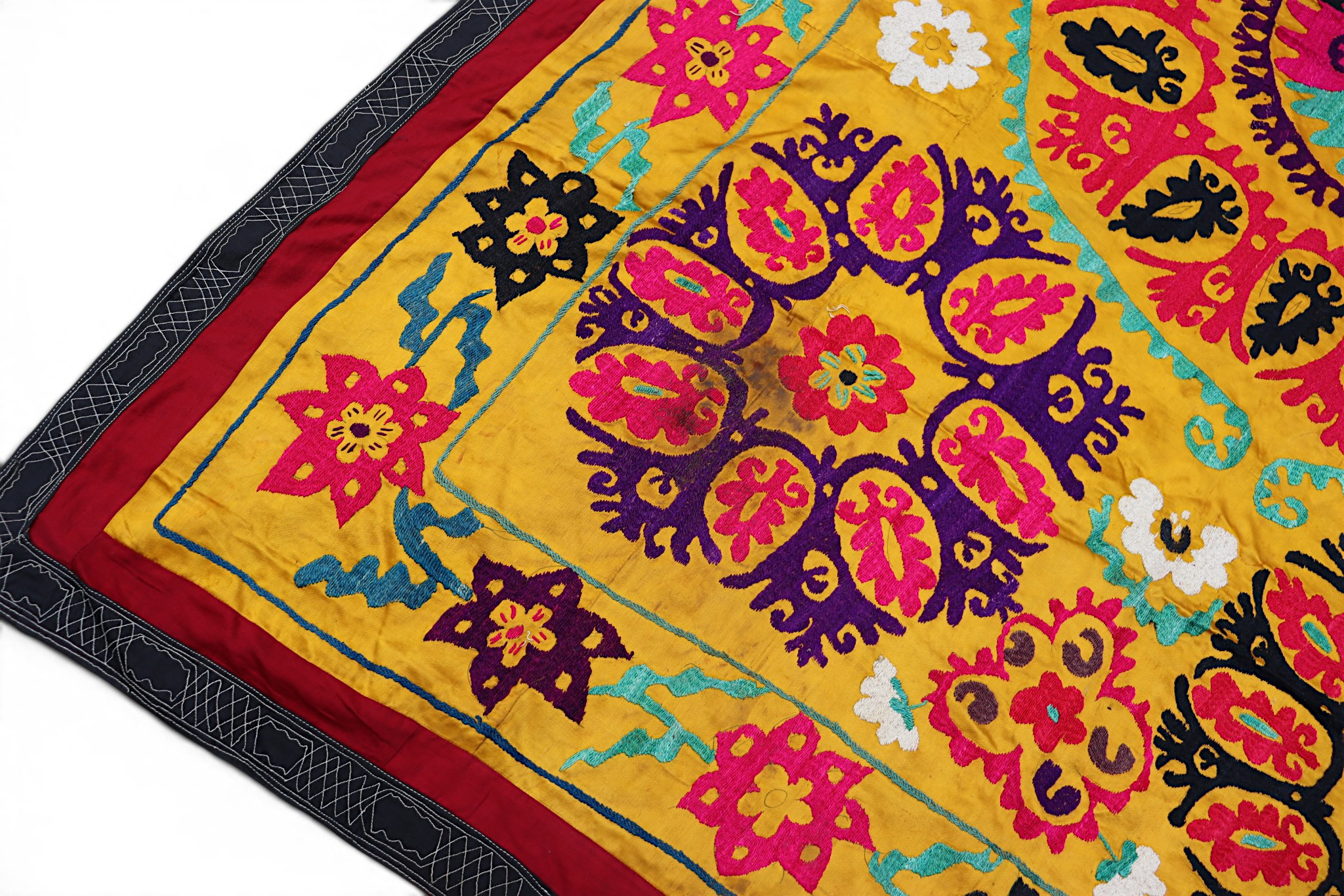 195x140  cm Hand Embroidered suzani from Uzbekistan.Tablecloth, Wall hanging, Bedspread,Bedcover No. UZ26/5