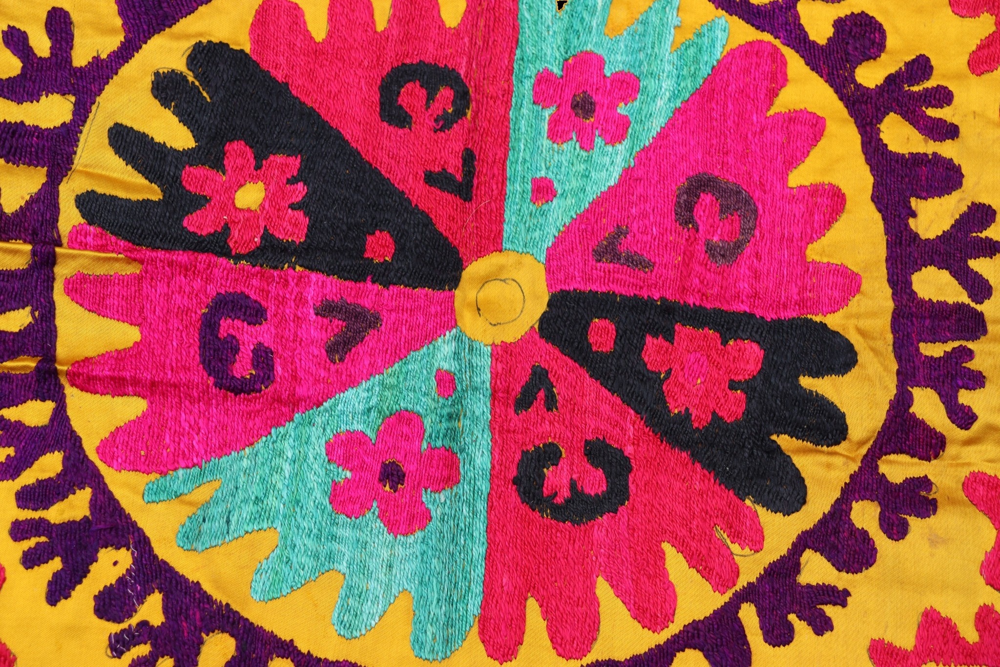 195x140  cm Hand Embroidered suzani from Uzbekistan.Tablecloth, Wall hanging, Bedspread,Bedcover No. UZ26/5