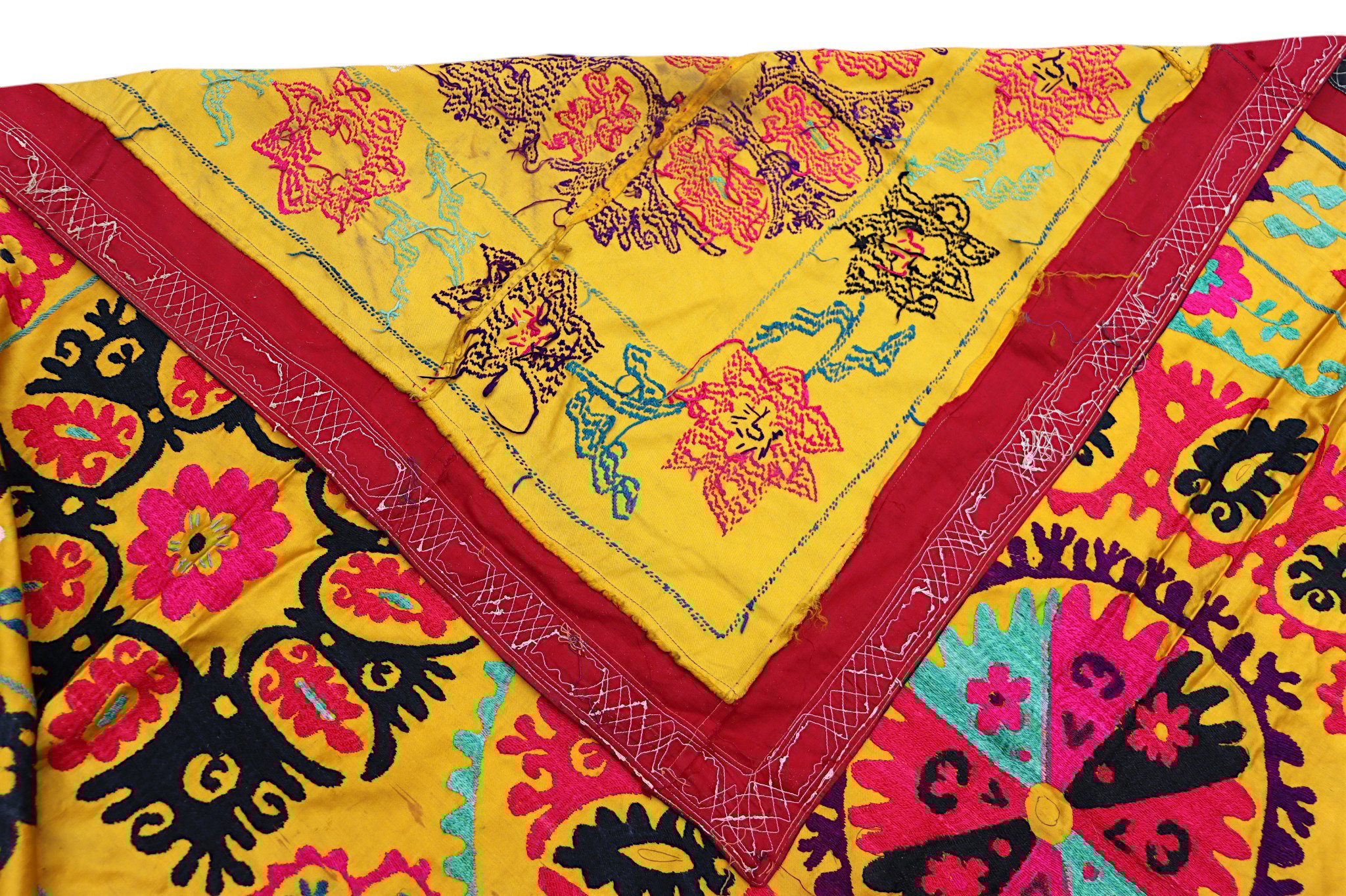 195x140  cm Hand Embroidered suzani from Uzbekistan.Tablecloth, Wall hanging, Bedspread,Bedcover No. UZ26/5