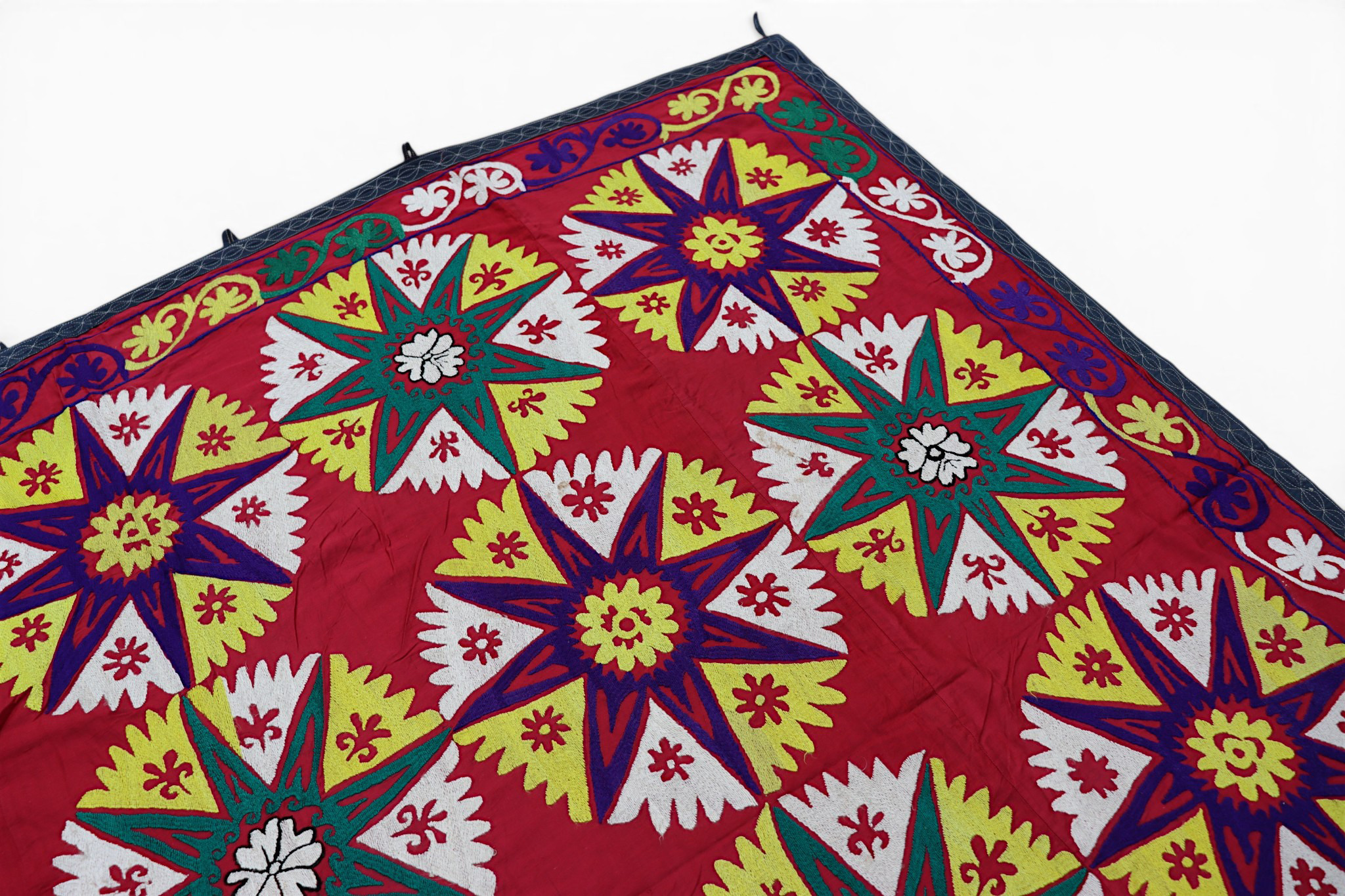 195x177  cm Hand Embroidered suzani from Uzbekistan.Tablecloth, Wall hanging, Bedspread,Bedcover No. UZ26/ 6