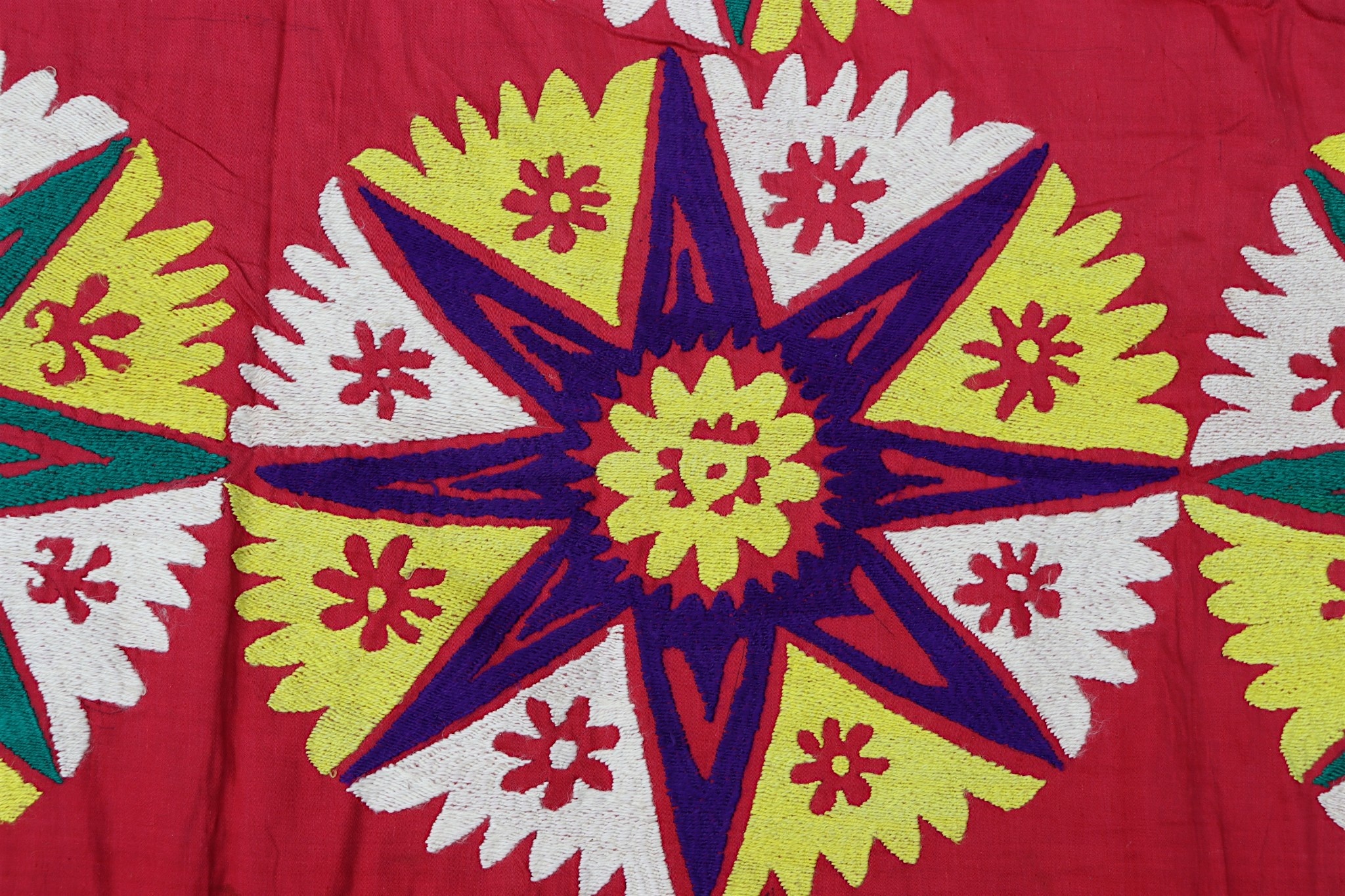 195x177  cm hand bestickte  Suzani Stickerei aus Uzbekistan  Nr:UZ26/ 6