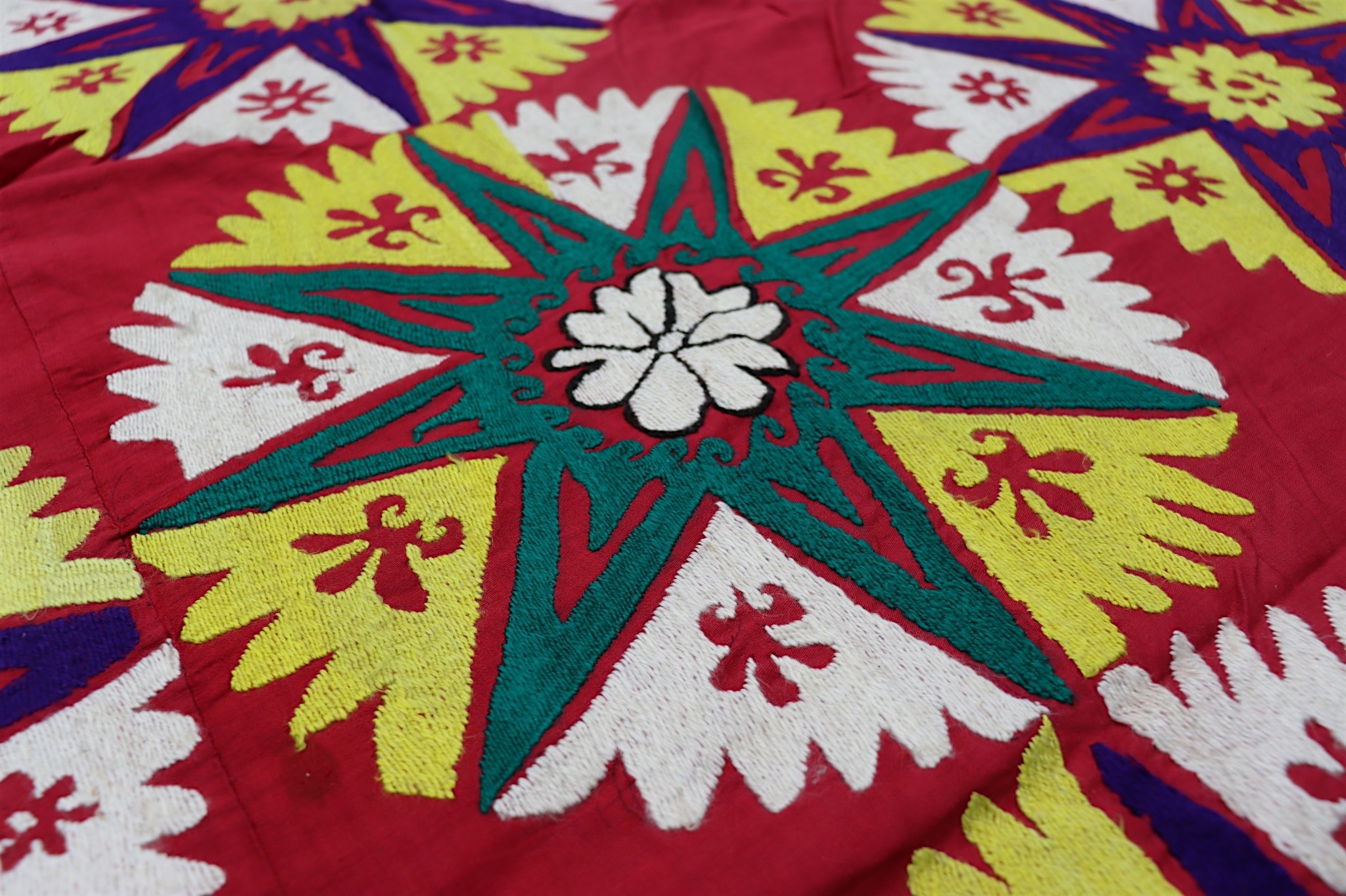 195x177  cm hand bestickte  Suzani Stickerei aus Uzbekistan  Nr:UZ26/ 6