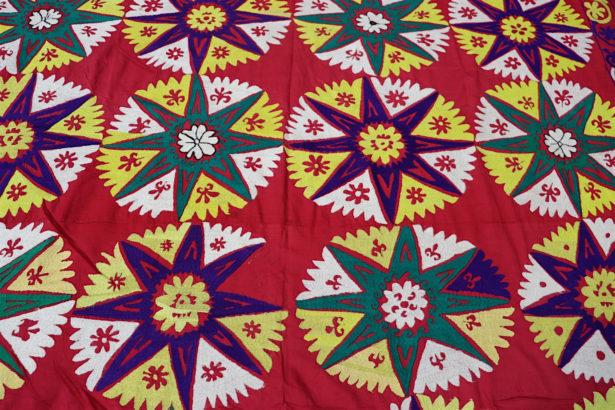 195x177  cm hand bestickte  Suzani Stickerei aus Uzbekistan  Nr:UZ26/ 6