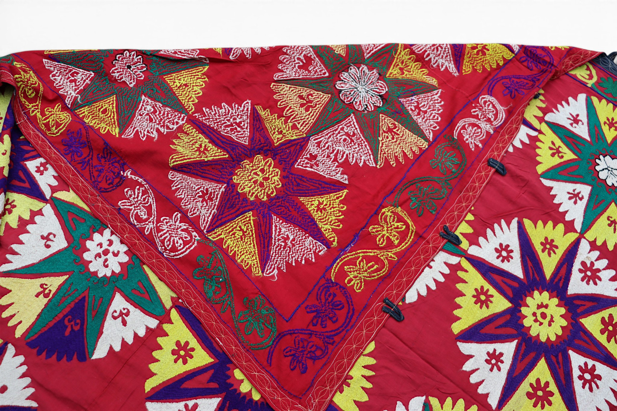 195x177  cm hand bestickte  Suzani Stickerei aus Uzbekistan  Nr:UZ26/ 6