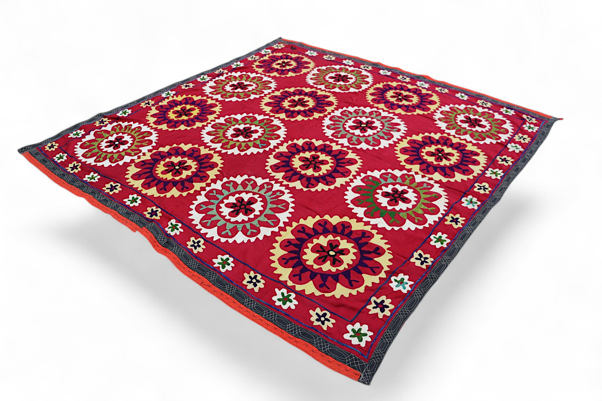 200x195 cm hand bestickte  Suzani Stickerei aus Uzbekistan  Nr:UZ26/7