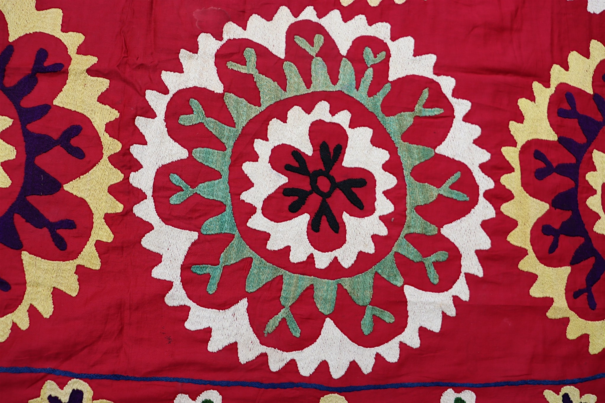 200x195  cm Hand Embroidered suzani from Uzbekistan.Tablecloth, Wall hanging, Bedspread,Bedcover No. UZ26/7