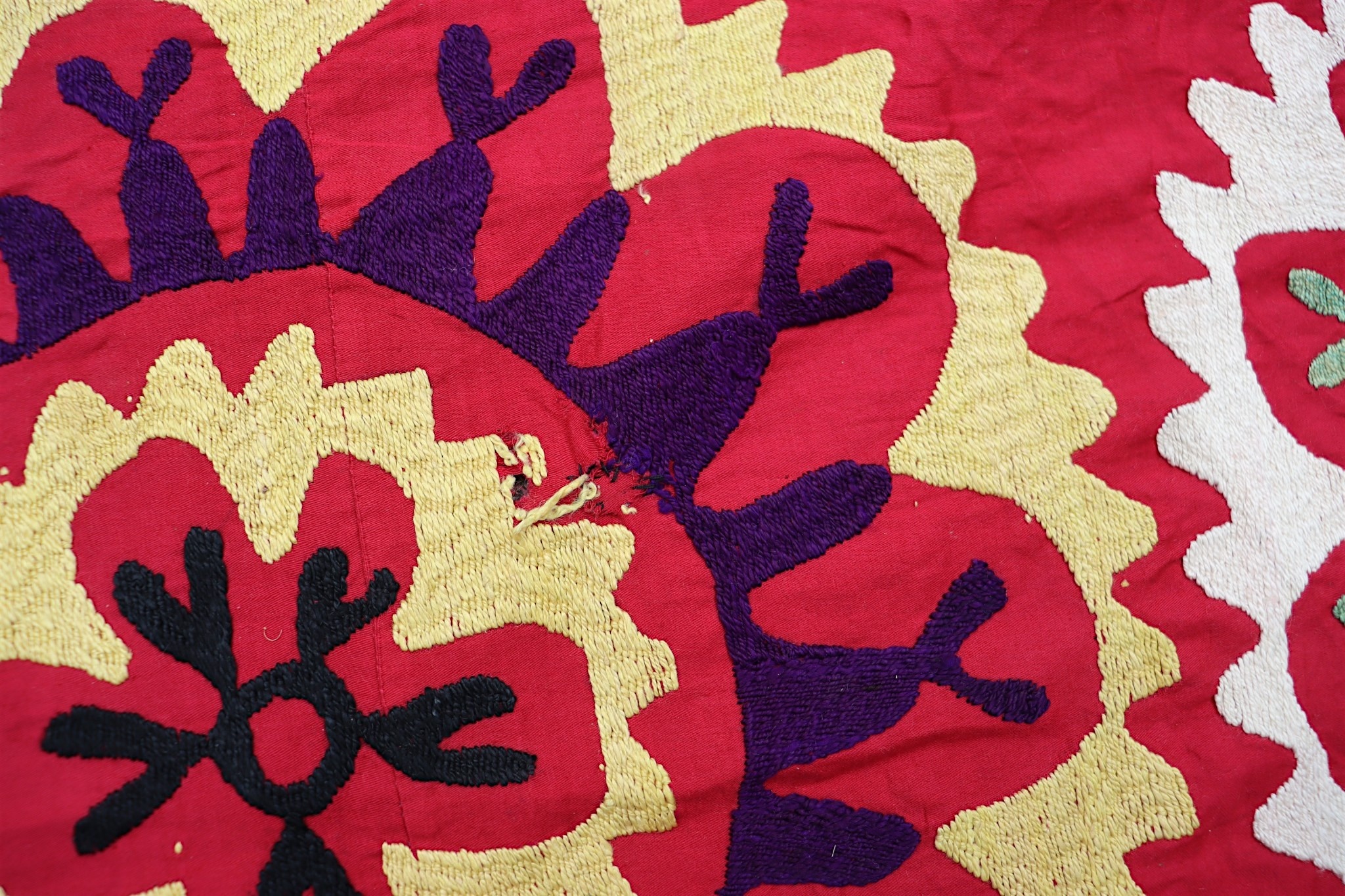 200x195  cm Hand Embroidered suzani from Uzbekistan.Tablecloth, Wall hanging, Bedspread,Bedcover No. UZ26/7