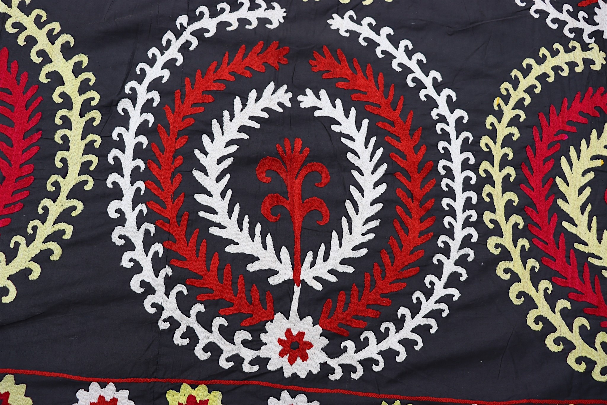 200x190  cm Hand Embroidered suzani from Uzbekistan.Tablecloth, Wall hanging, Bedspread,Bedcover No. UZ26/ 8