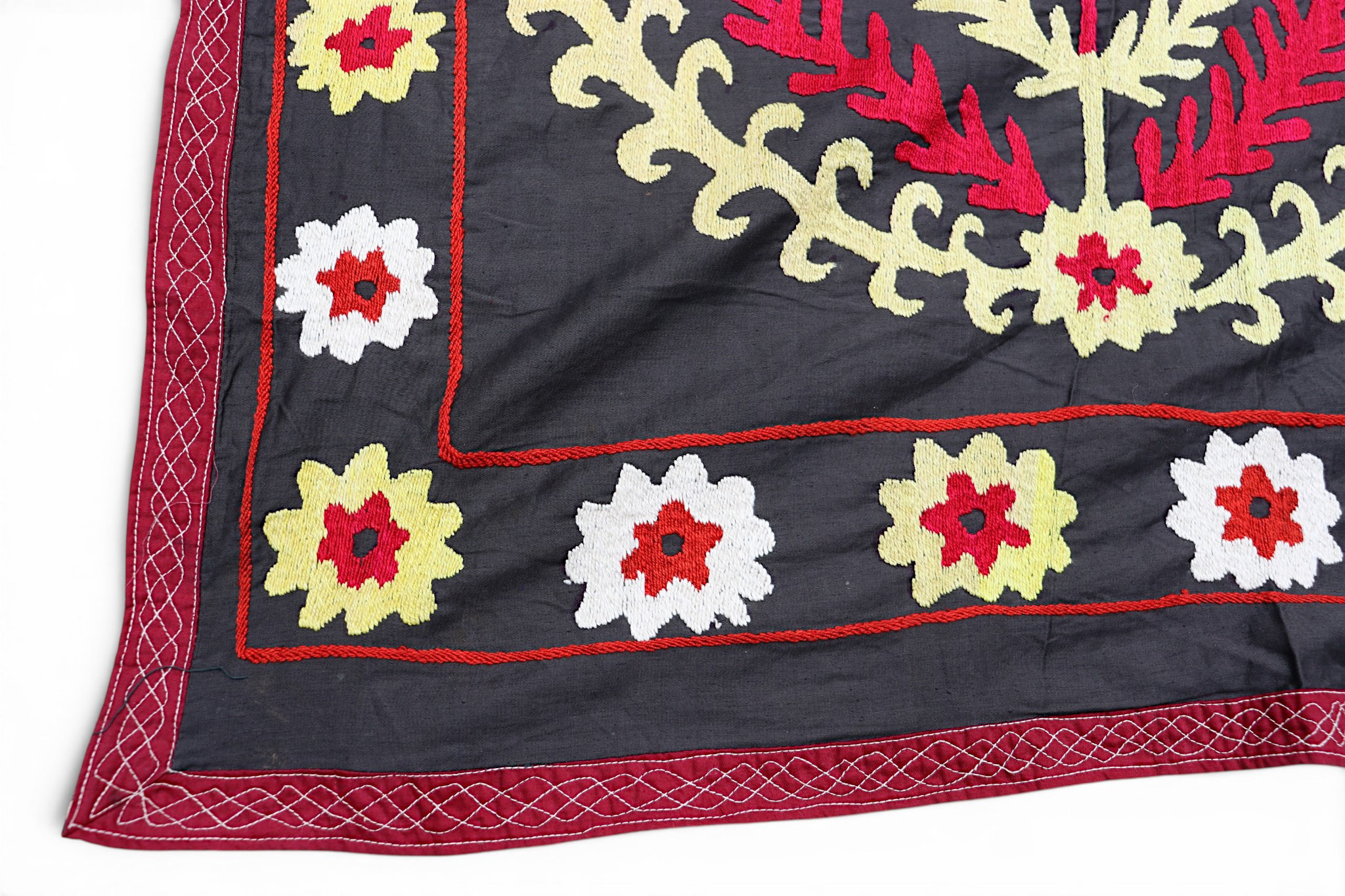 200x190  cm Hand Embroidered suzani from Uzbekistan.Tablecloth, Wall hanging, Bedspread,Bedcover No. UZ26/ 8