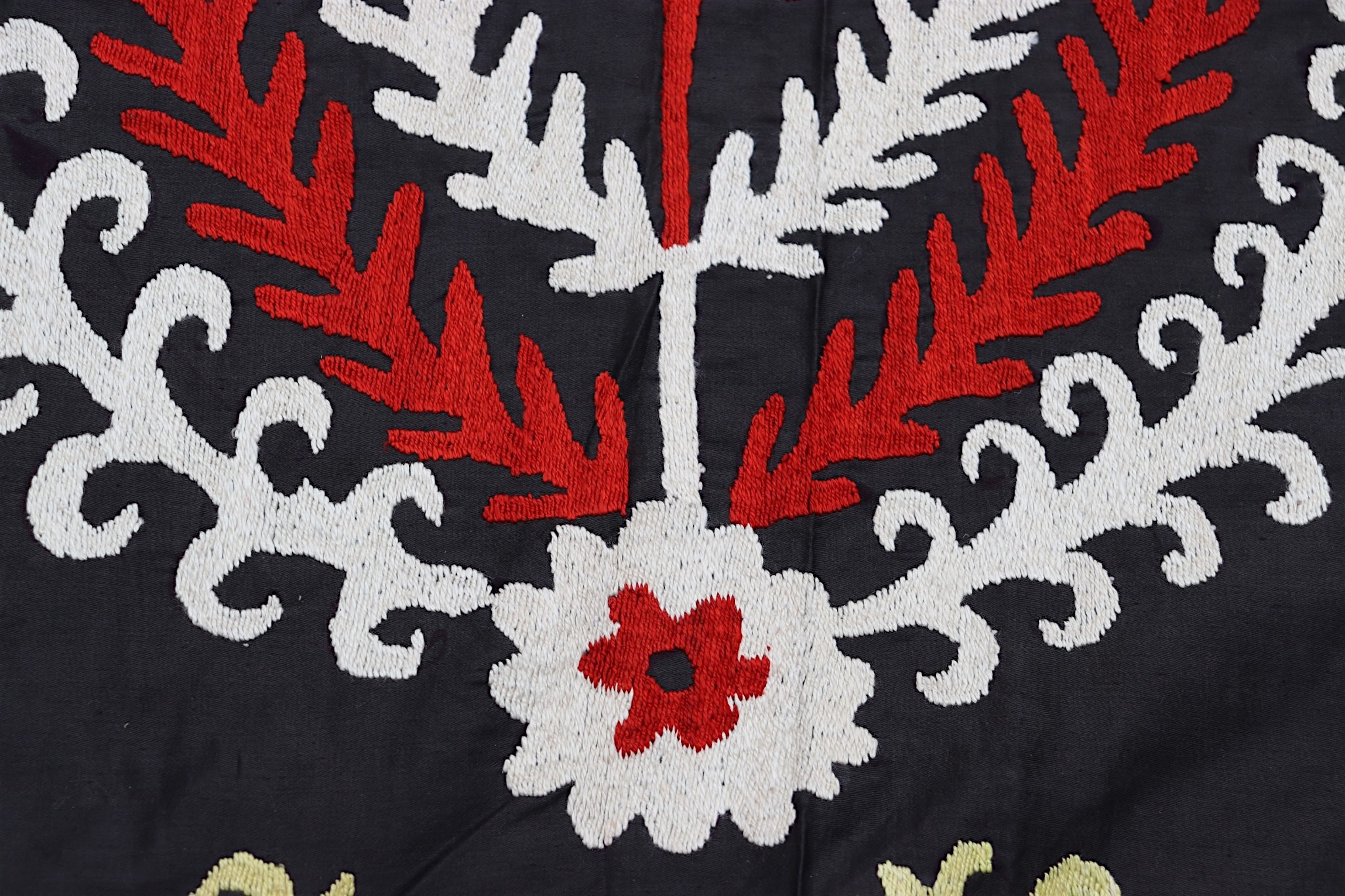 200x190  cm Hand Embroidered suzani from Uzbekistan.Tablecloth, Wall hanging, Bedspread,Bedcover No. UZ26/ 8