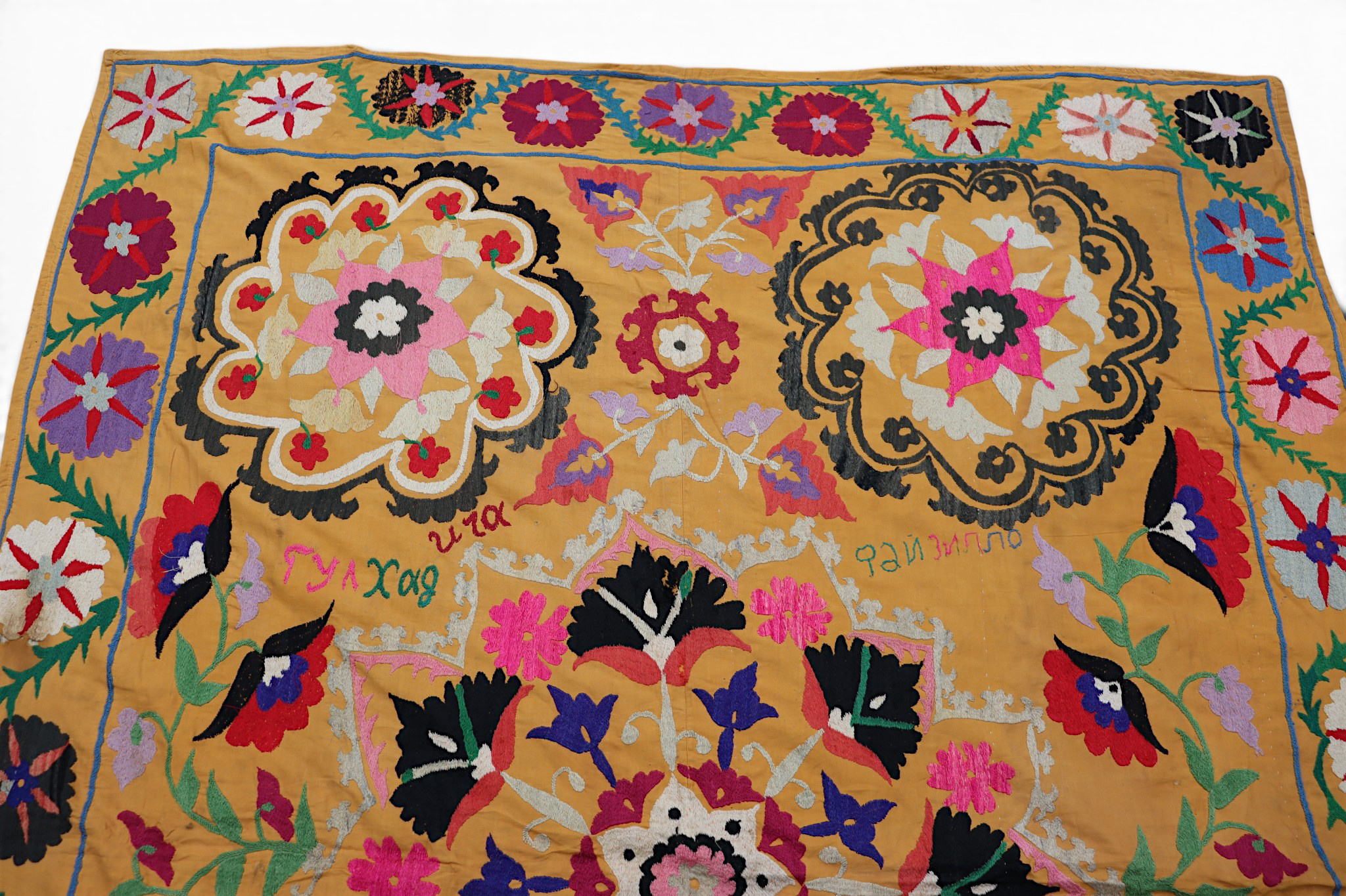 190x147  cm Hand Embroidered suzani from Uzbekistan.Tablecloth, Wall hanging, Bedspread,Bedcover No. UZ26/ 9