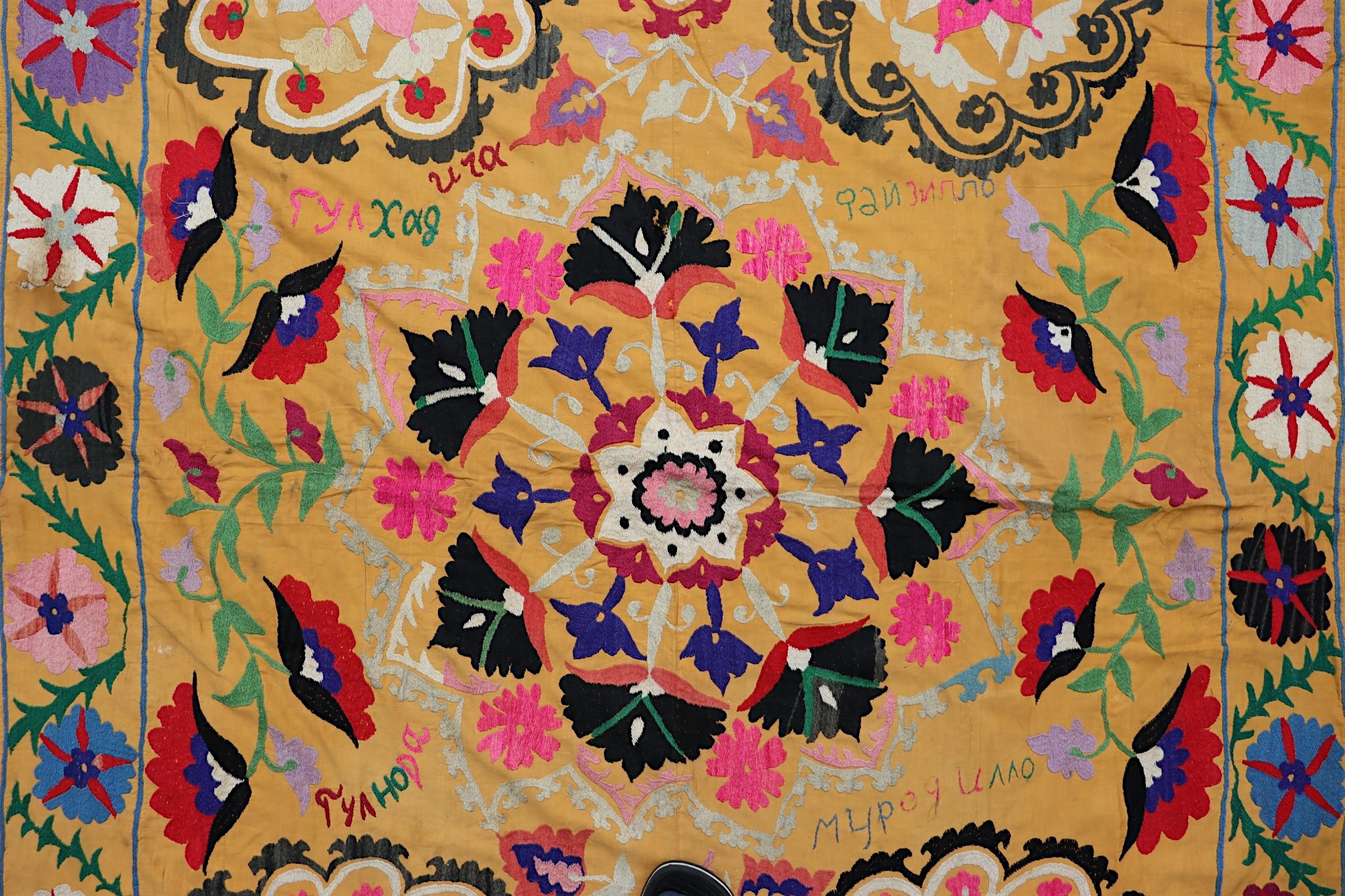 190x147  cm hand bestickte  Suzani Stickerei aus Uzbekistan  Nr:UZ26/ 9