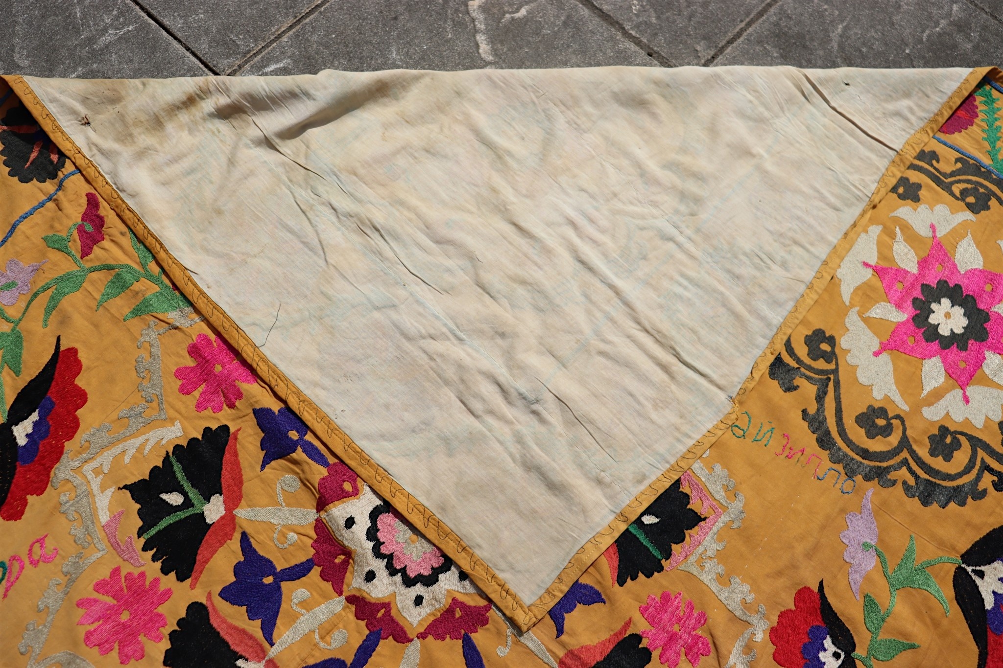 190x147  cm hand bestickte  Suzani Stickerei aus Uzbekistan  Nr:UZ26/ 9