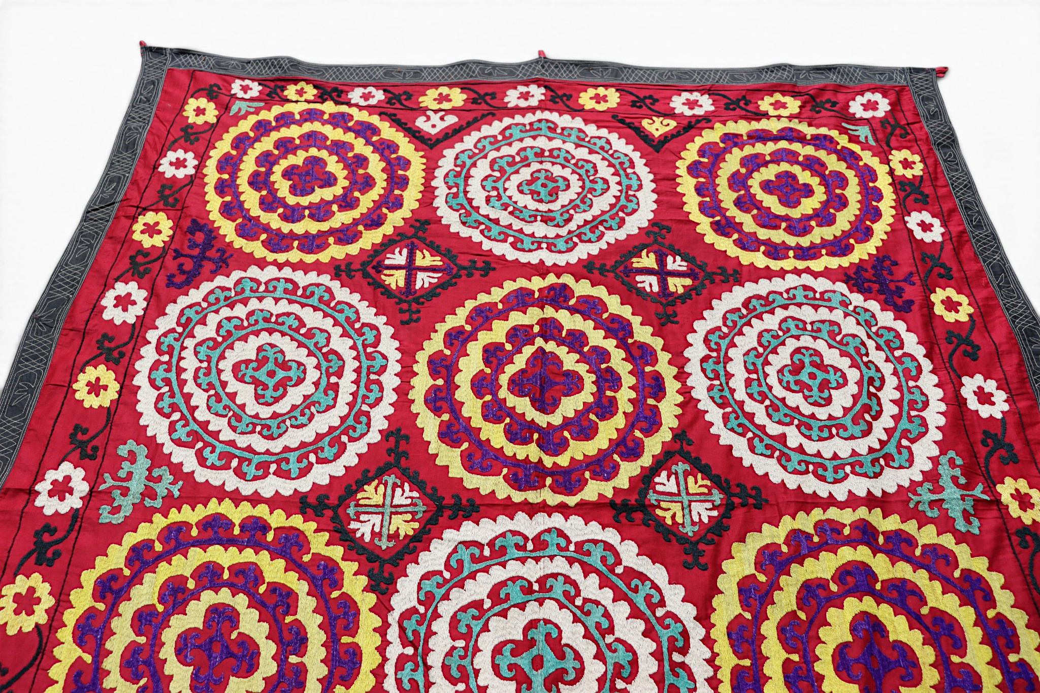 200x155  cm hand bestickte  Suzani Stickerei aus Uzbekistan  Nr:UZ26/ 10