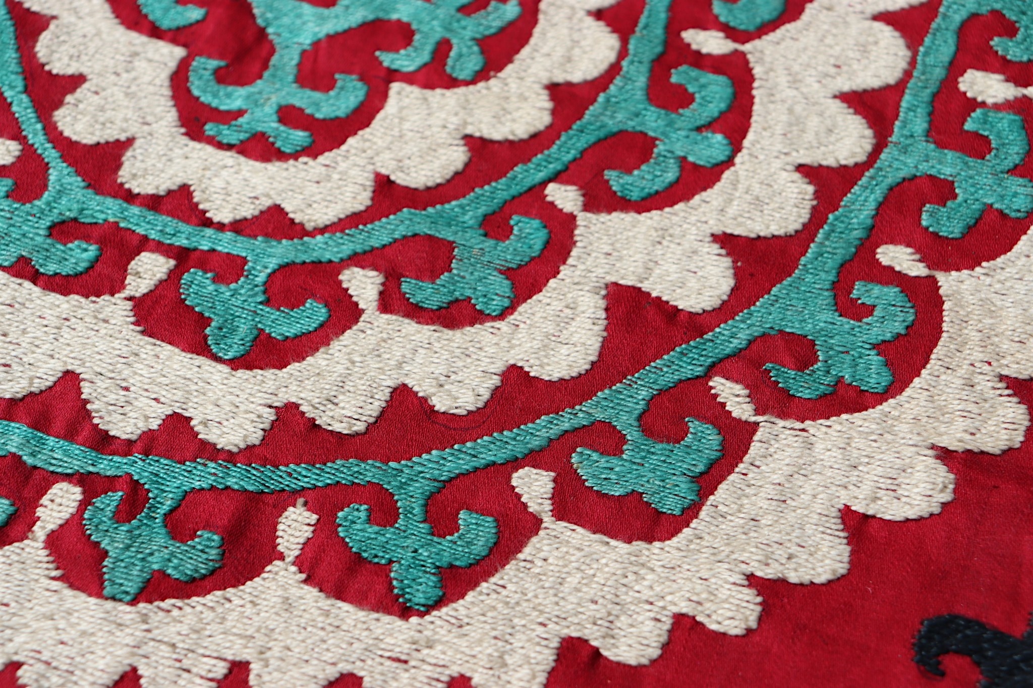 200x155  cm Hand Embroidered suzani from Uzbekistan.Tablecloth, Wall hanging, Bedspread,Bedcover No. UZ26/ 10