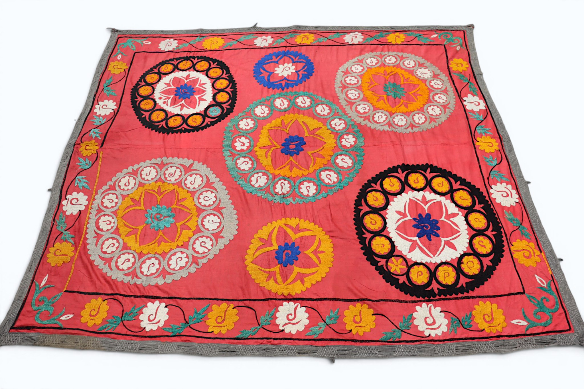 202x190  cm hand bestickte  Suzani Stickerei aus Uzbekistan  Nr:UZ26/ - 12