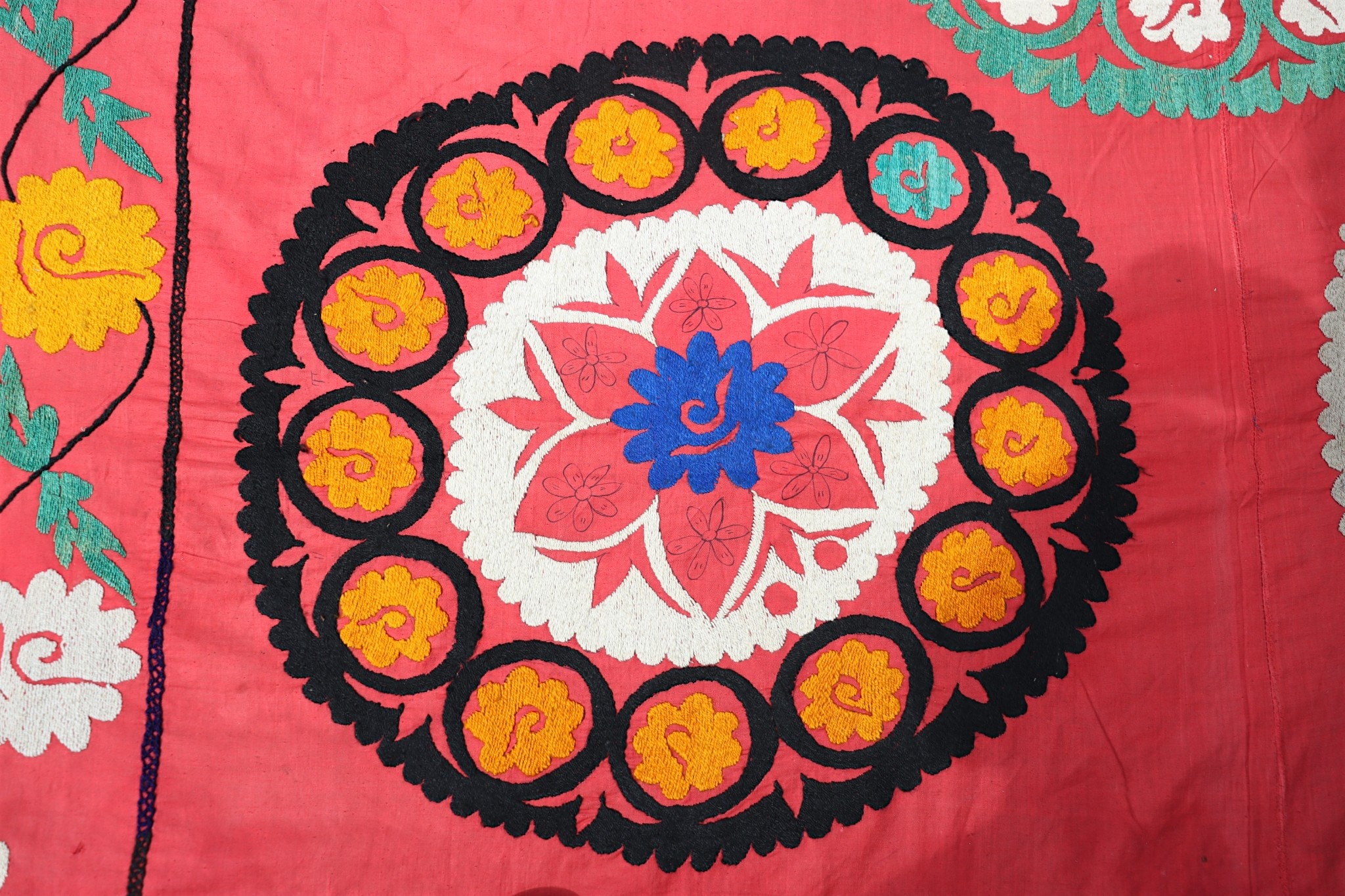 202x190  cm hand bestickte  Suzani Stickerei aus Uzbekistan  Nr:UZ26/ - 12