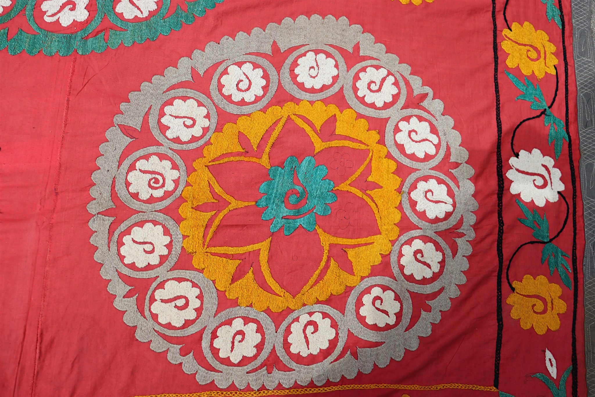 202x190  cm Hand Embroidered suzani from Uzbekistan.Tablecloth, Wall hanging, Bedspread,Bedcover No. UZ26/ - 12