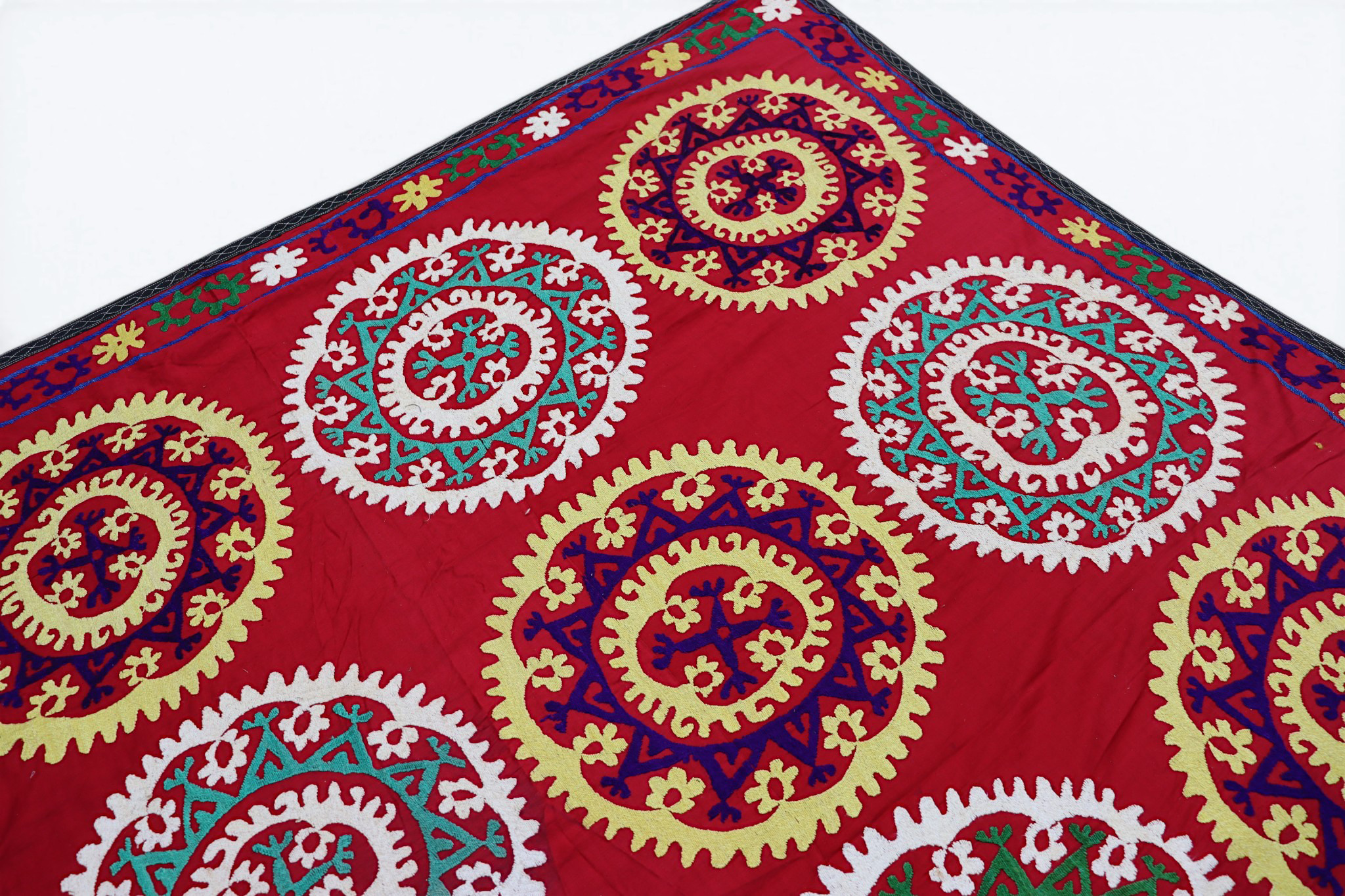 185x180  cm Hand Embroidered suzani from Uzbekistan.Tablecloth, Wall hanging, Bedspread,Bedcover No. UZ26/ 14
