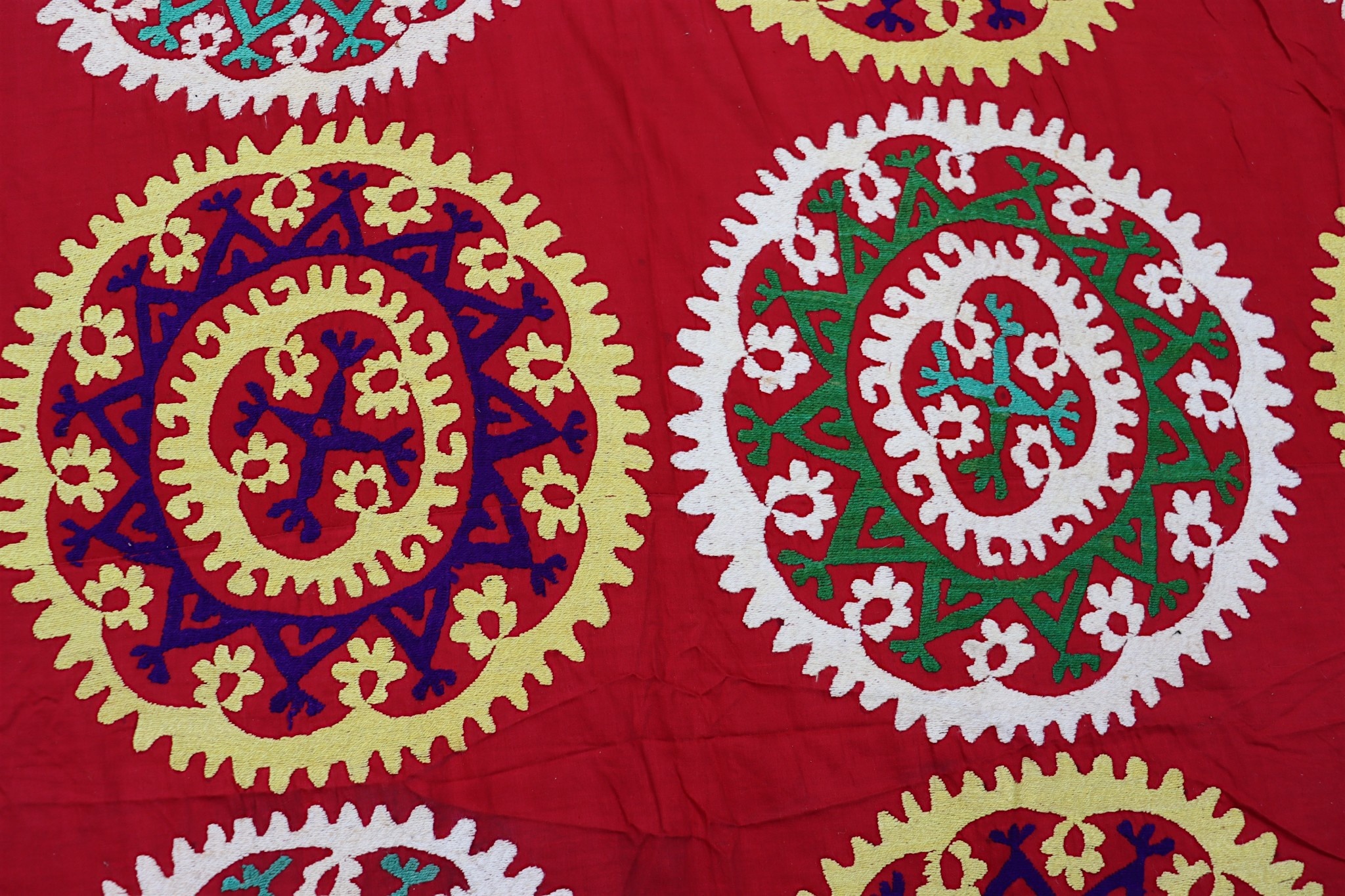 185x180  cm hand bestickte  Suzani Stickerei aus Uzbekistan  Nr:UZ26/ 14