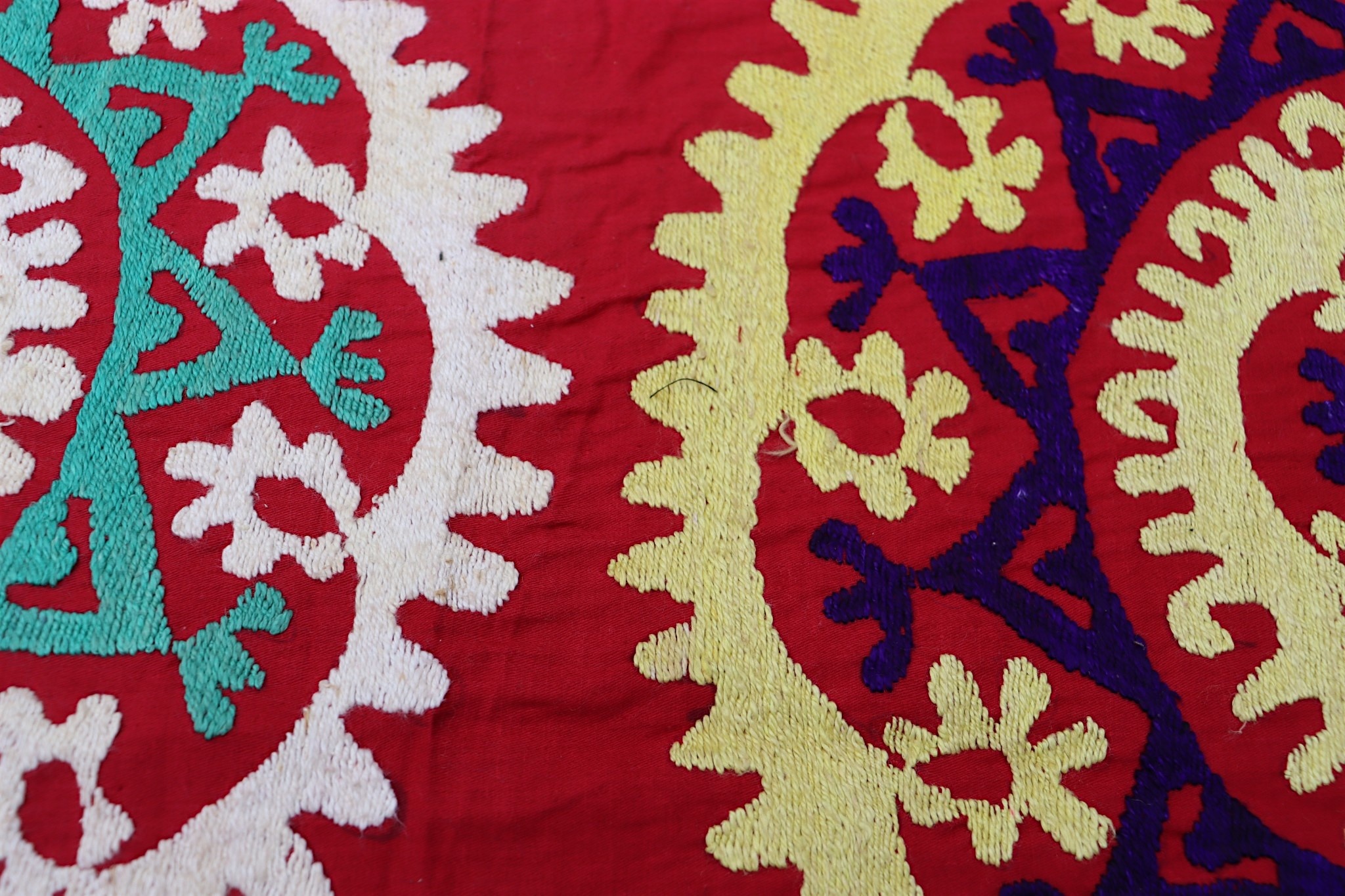 185x180  cm Hand Embroidered suzani from Uzbekistan.Tablecloth, Wall hanging, Bedspread,Bedcover No. UZ26/ 14