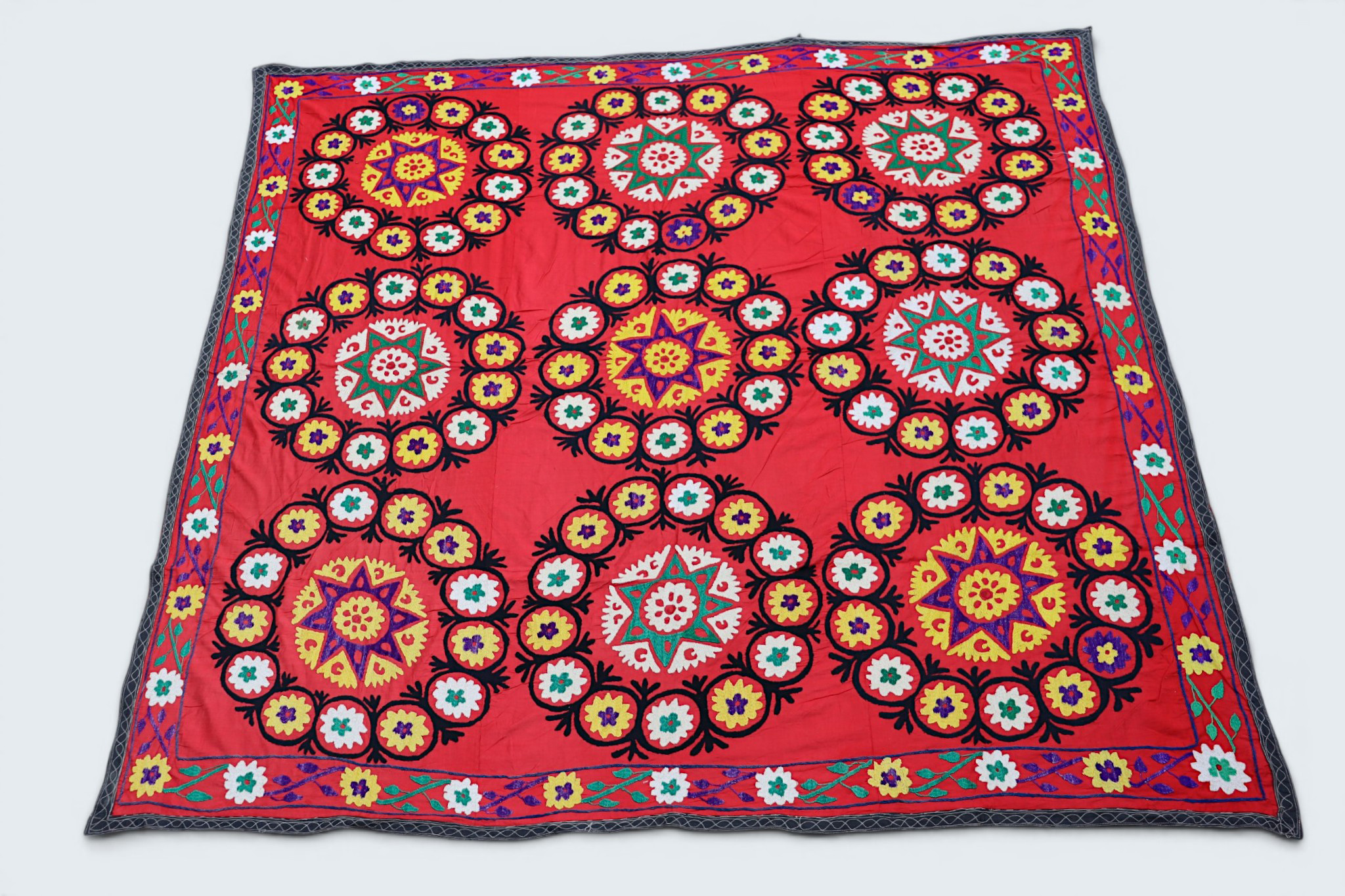 215x205  cm hand bestickte  Suzani Stickerei aus Uzbekistan  Nr:UZ26/15