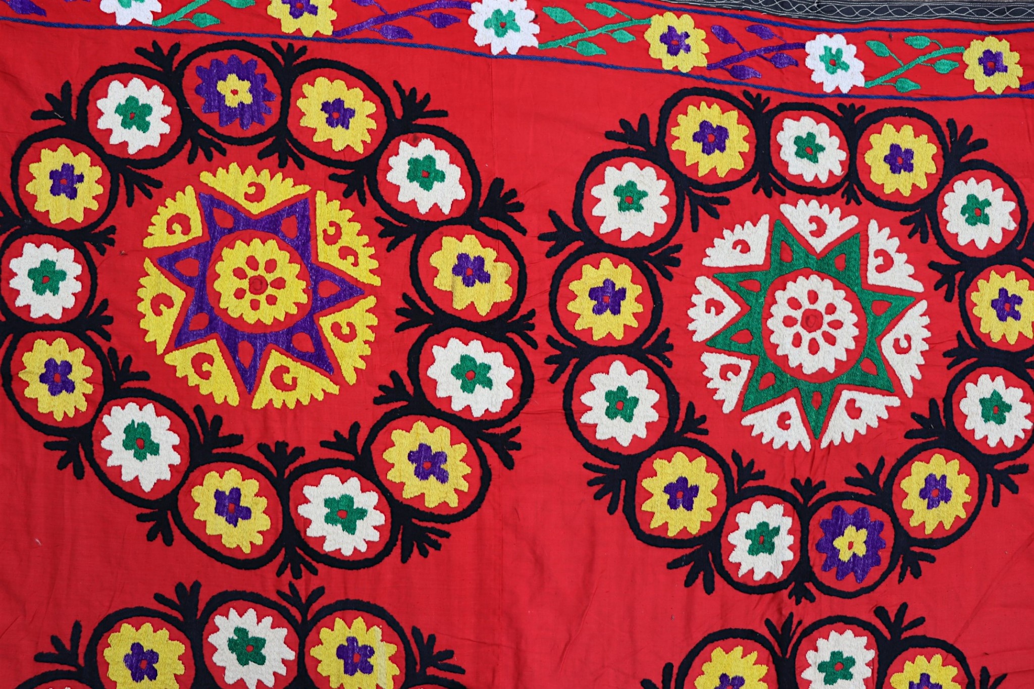 215x205  cm hand bestickte  Suzani Stickerei aus Uzbekistan  Nr:UZ26/15