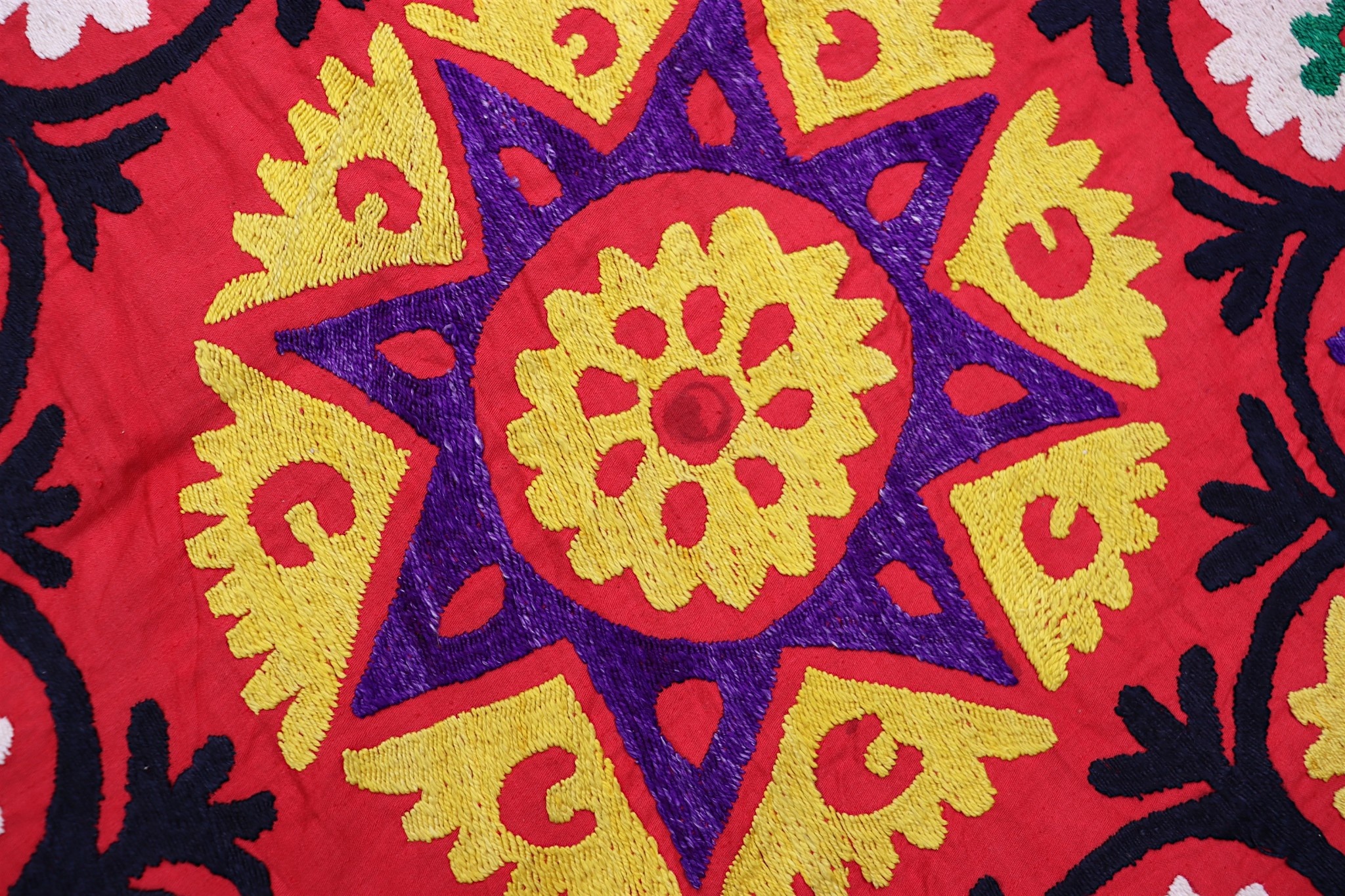 215x205  cm Hand Embroidered suzani from Uzbekistan.Tablecloth, Wall hanging, Bedspread,Bedcover No. UZ26/15