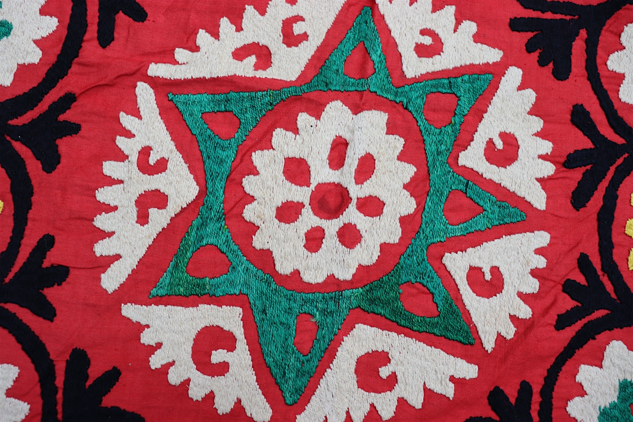 215x205  cm hand bestickte  Suzani Stickerei aus Uzbekistan  Nr:UZ26/15