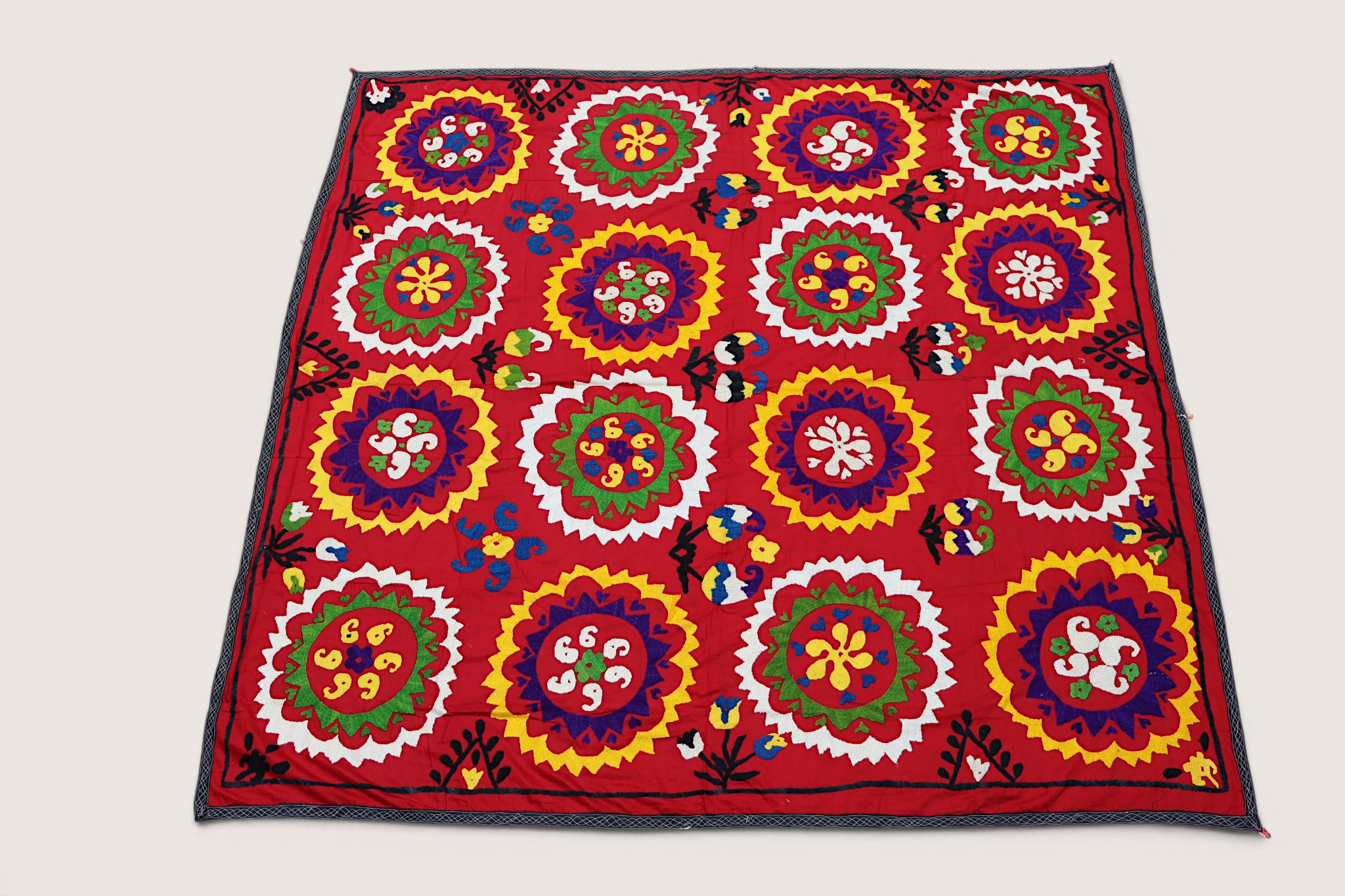 188x180  cm Hand Embroidered suzani from Uzbekistan.Tablecloth, Wall hanging, Bedspread,Bedcover No. UZ26/16